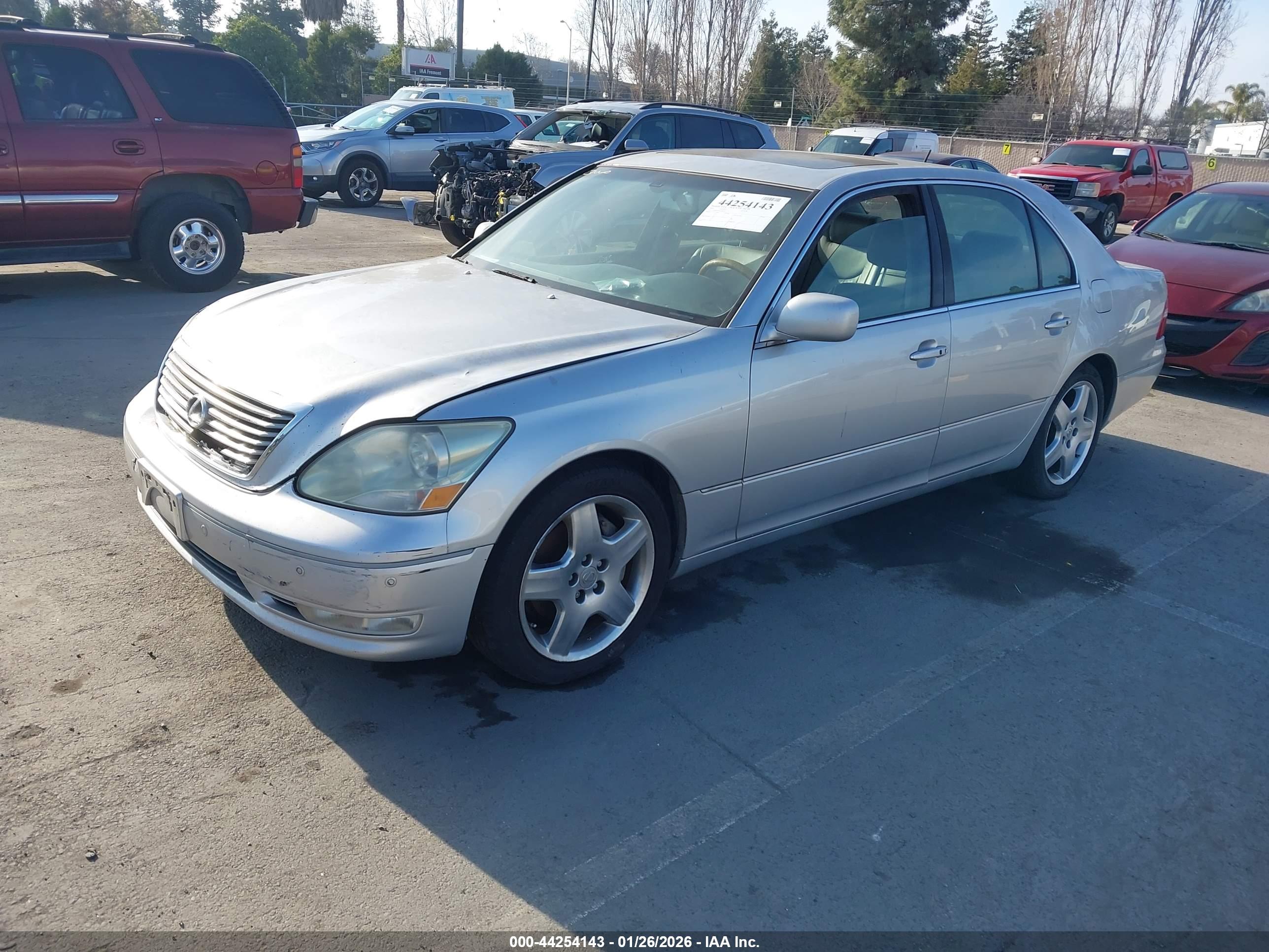 LEXUS LS image 2