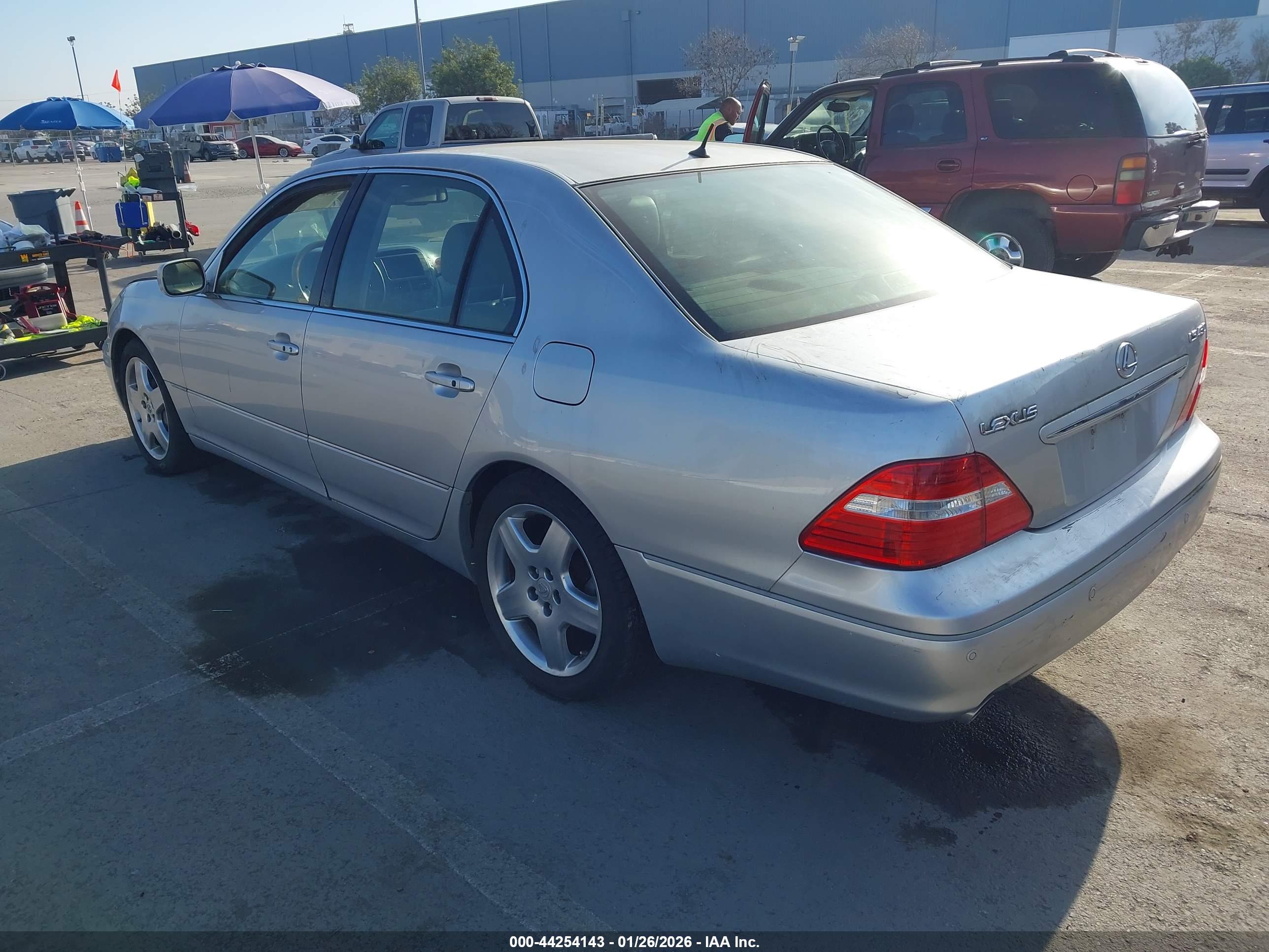 LEXUS LS image 3
