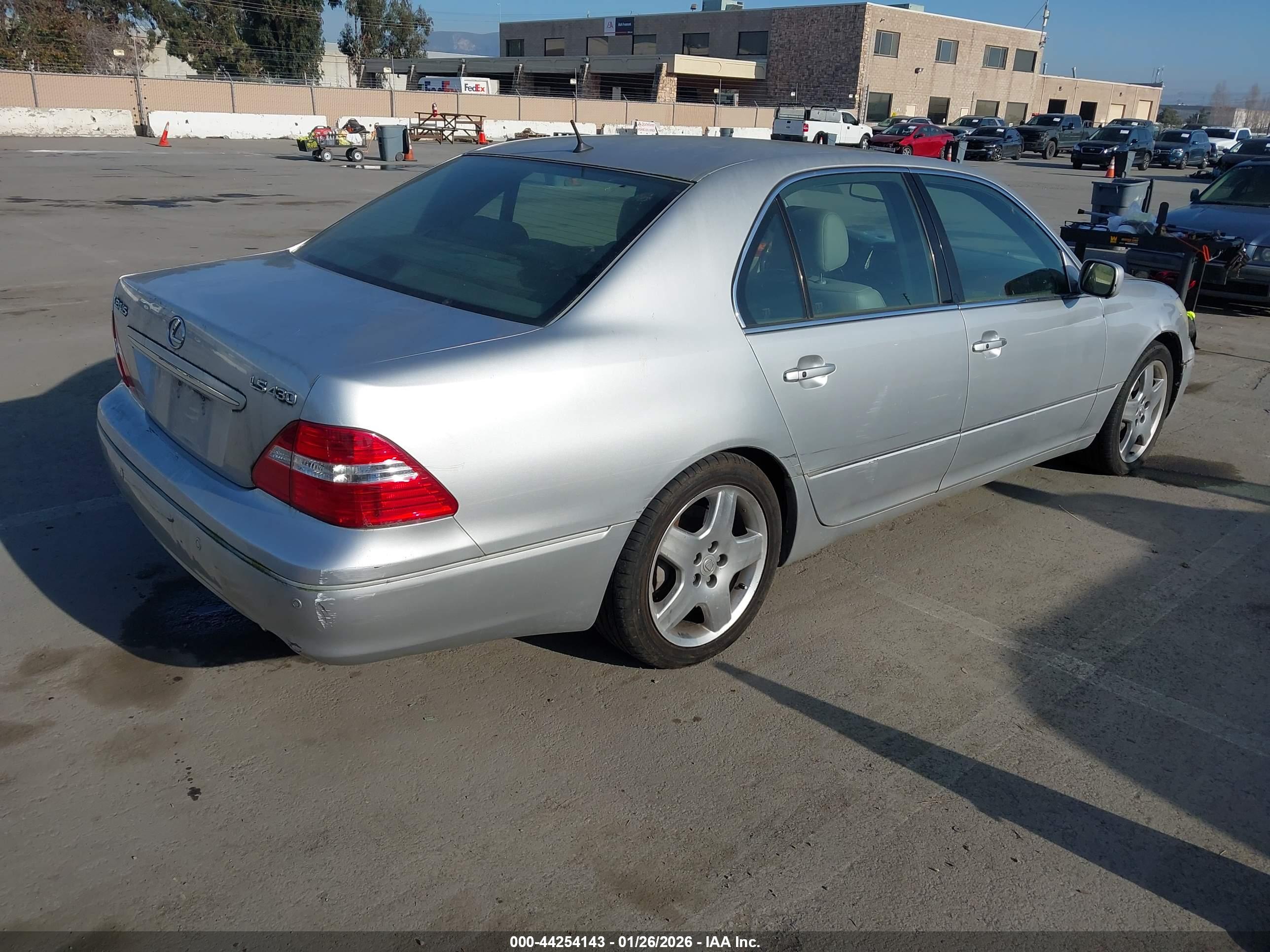 LEXUS LS image 4