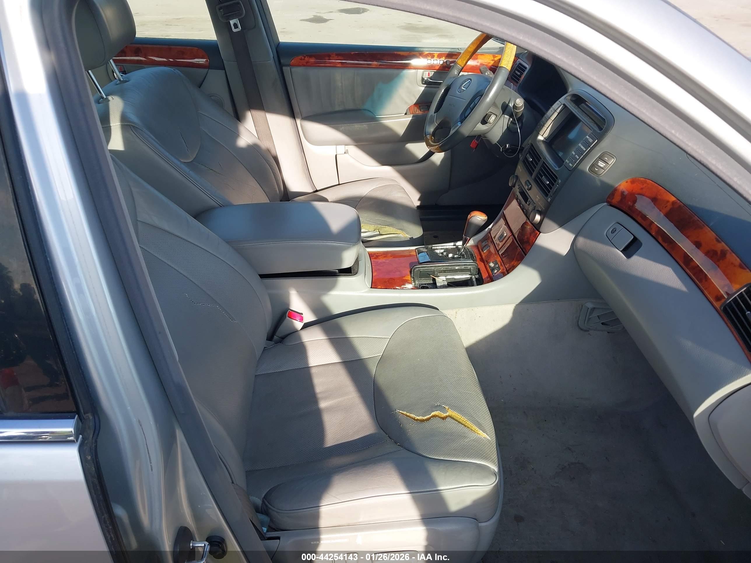 LEXUS LS image 5