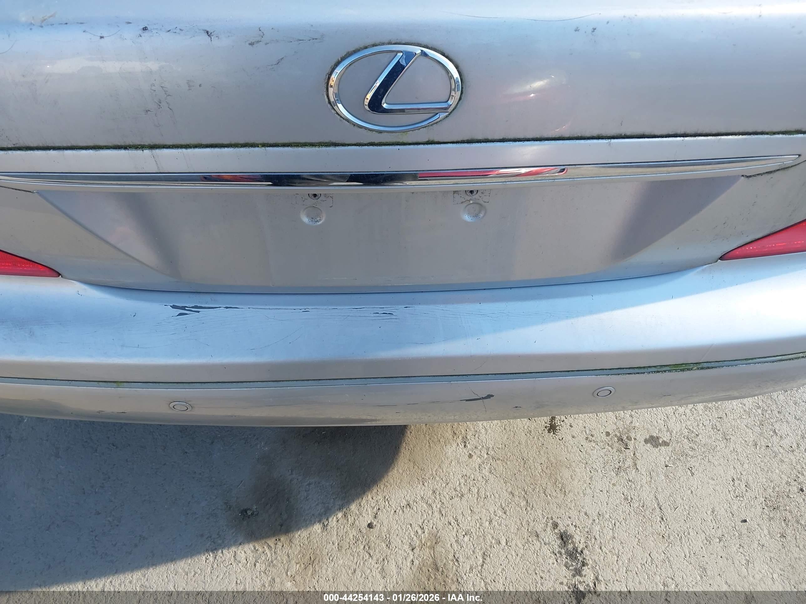 LEXUS LS image 6