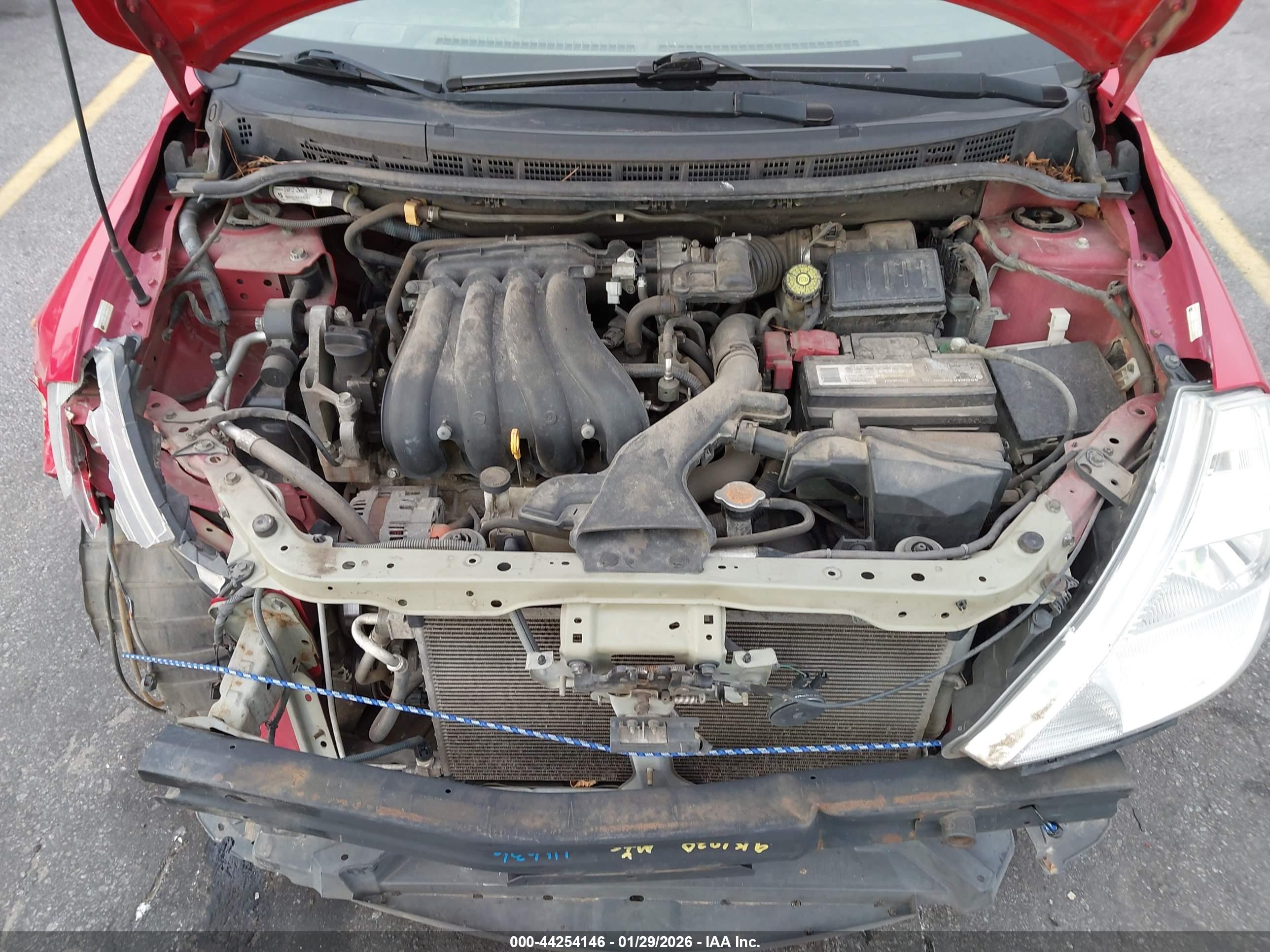 NISSAN VERSA image 10