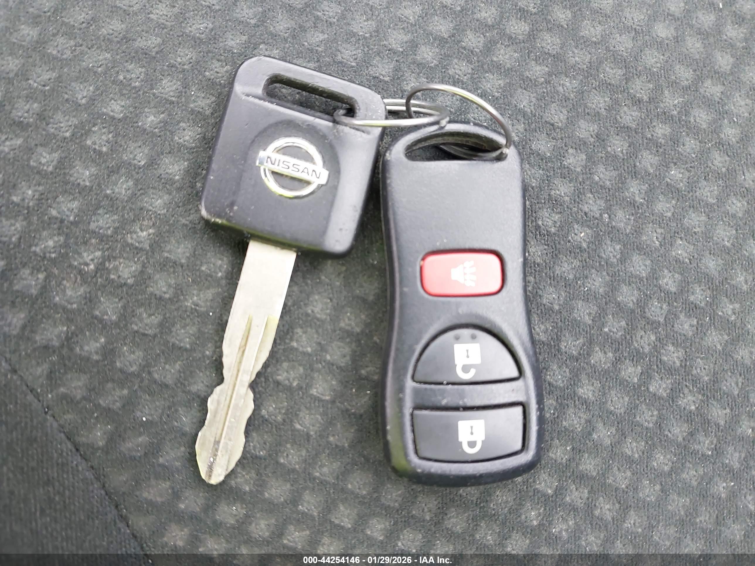 NISSAN VERSA image 11