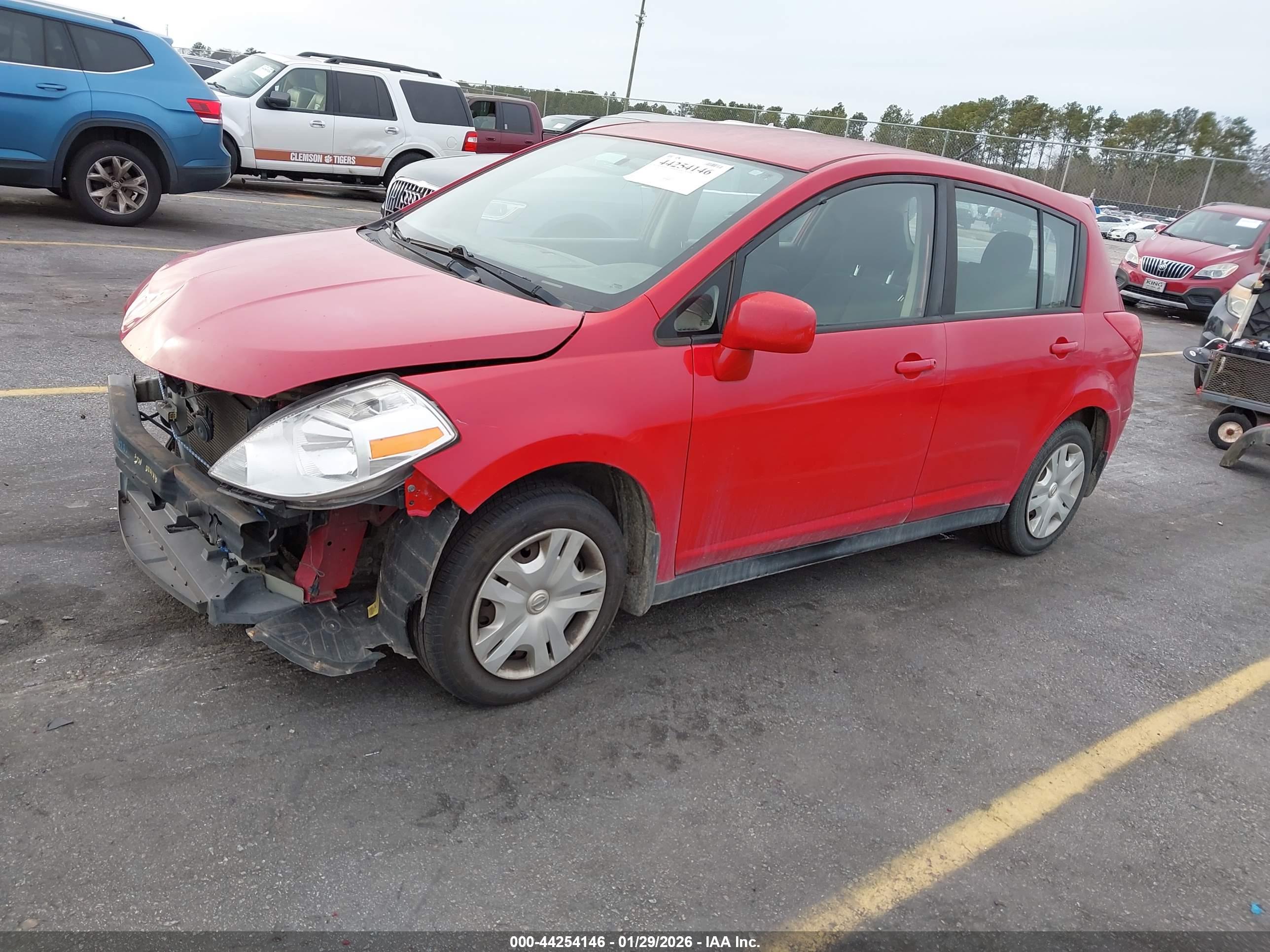 NISSAN VERSA image 2