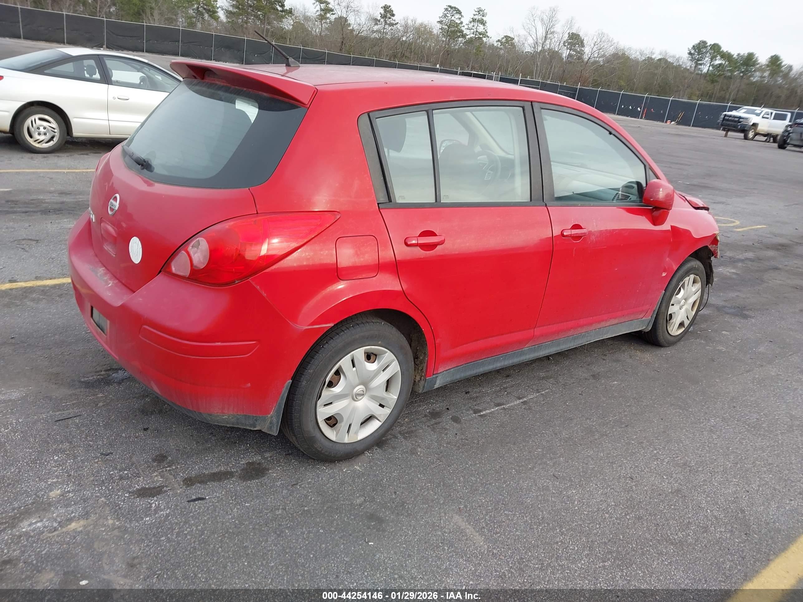 NISSAN VERSA image 4