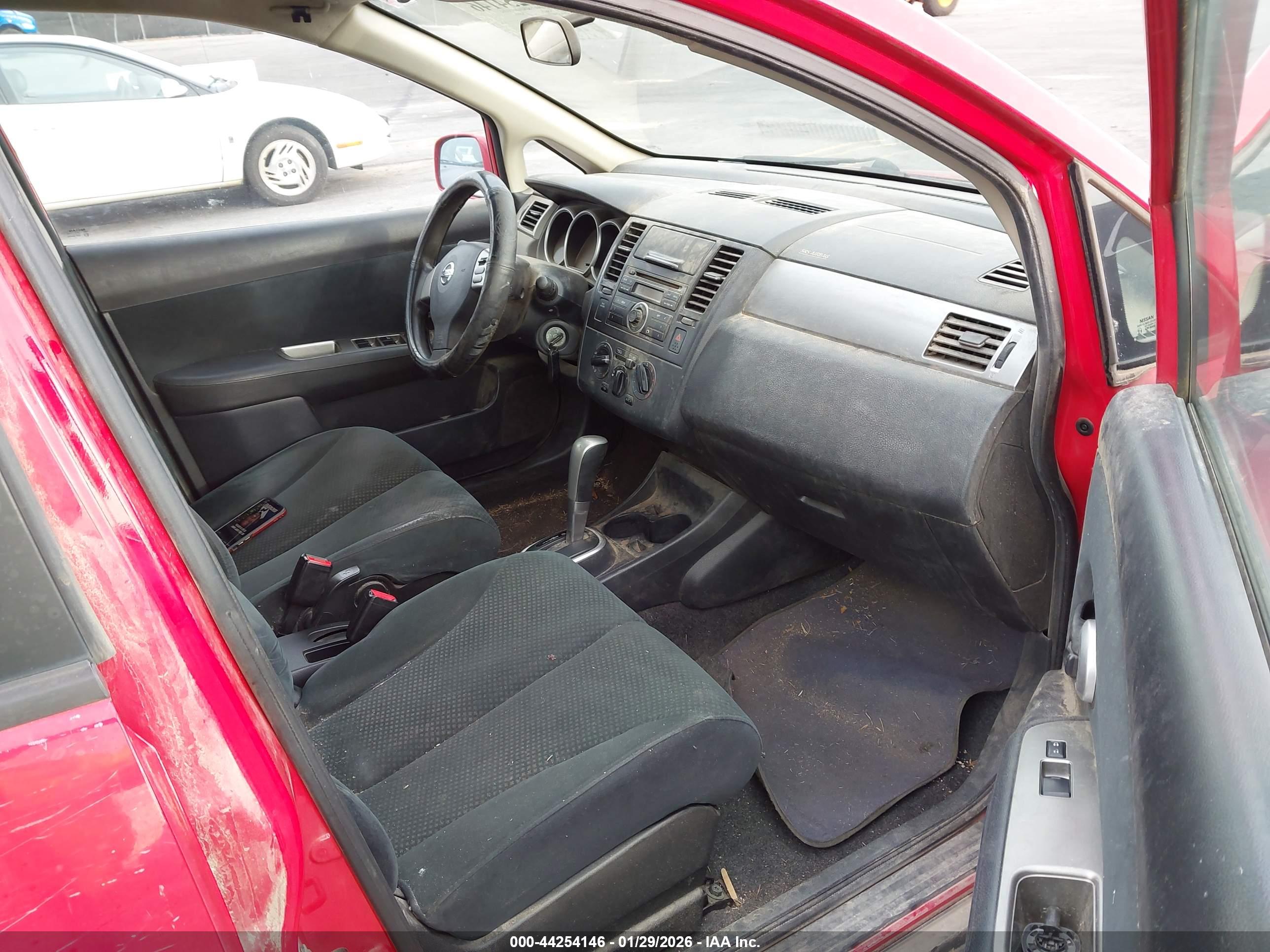 NISSAN VERSA image 5