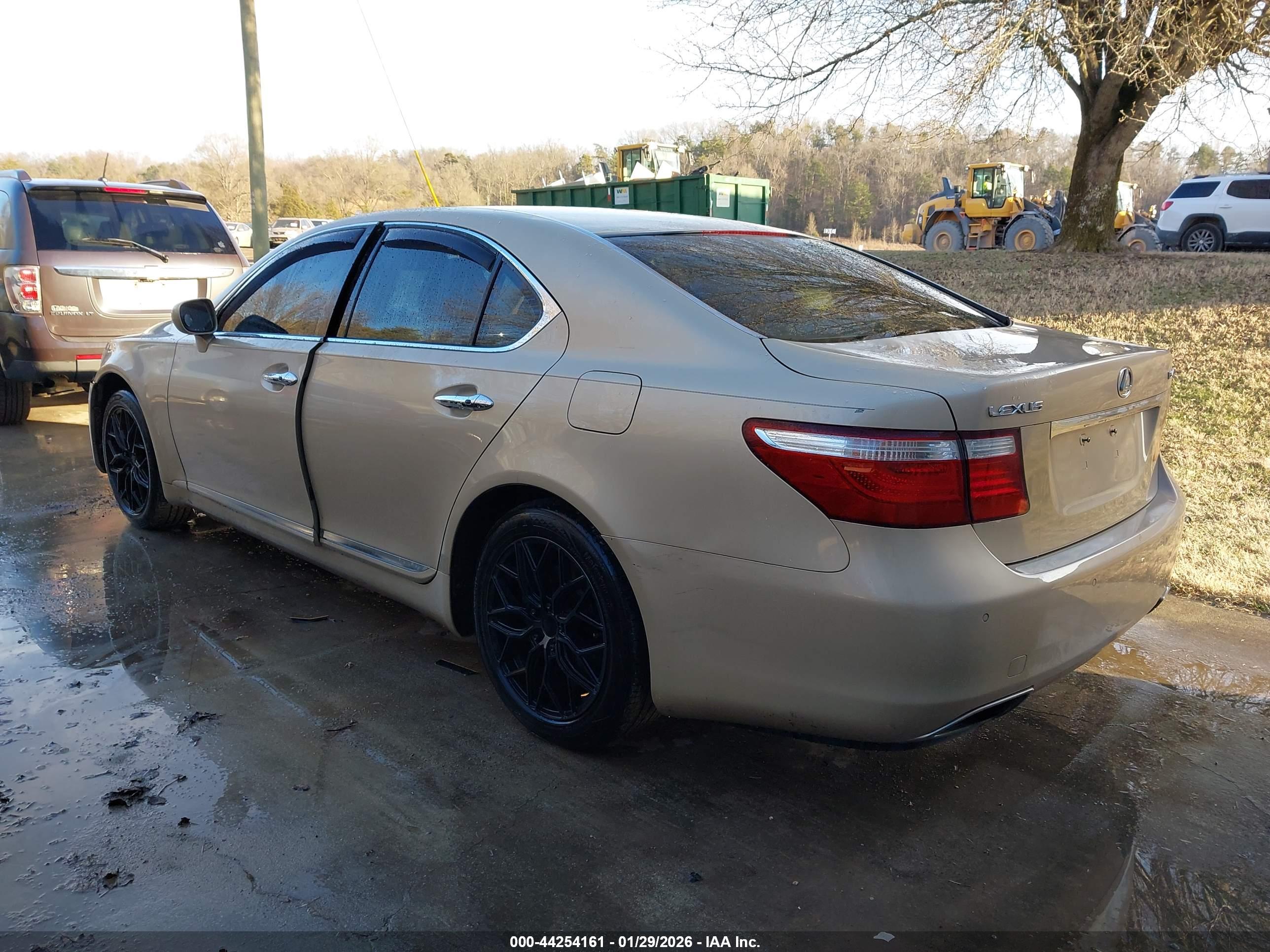 LEXUS LS image 3