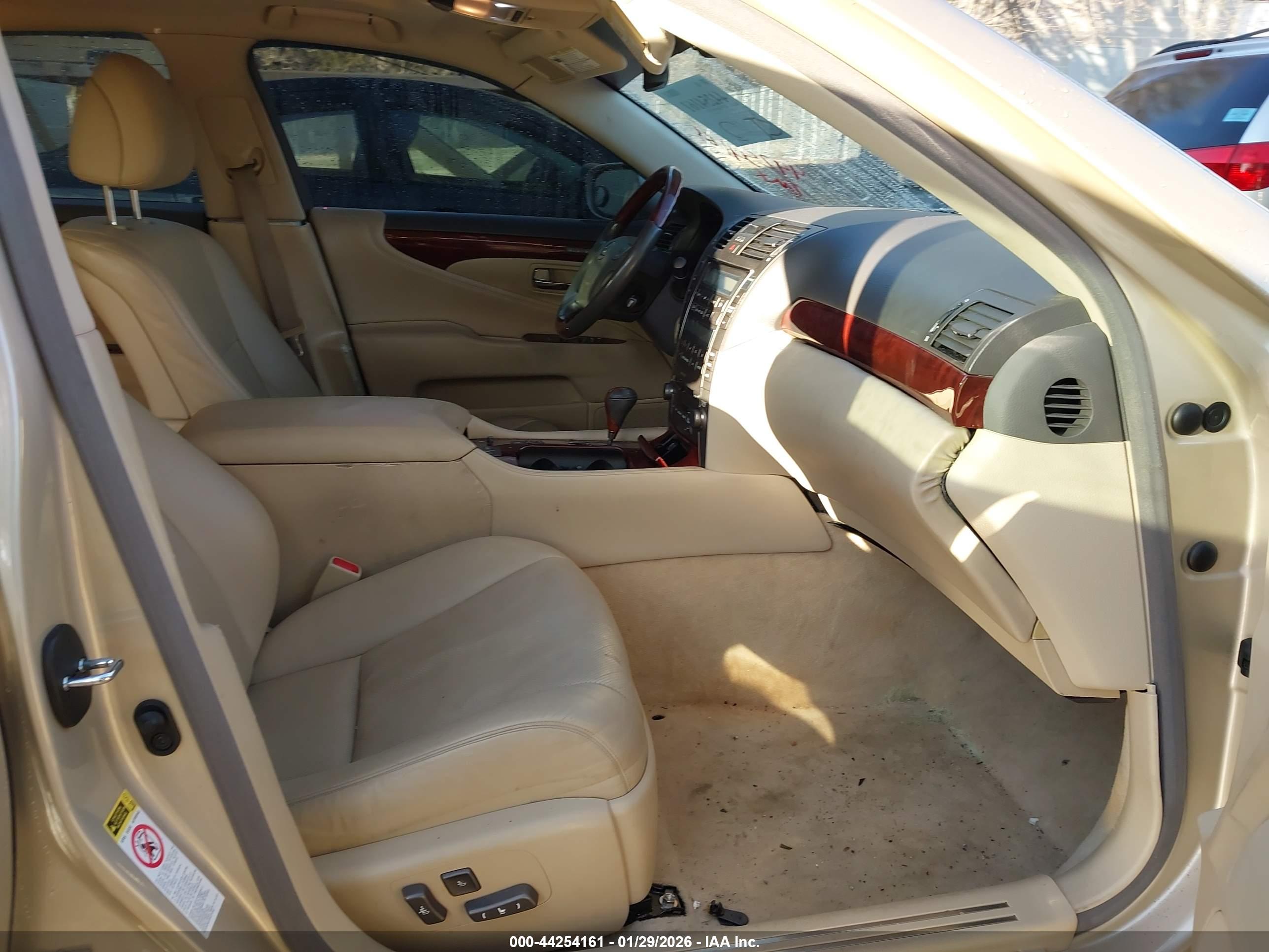 LEXUS LS image 5