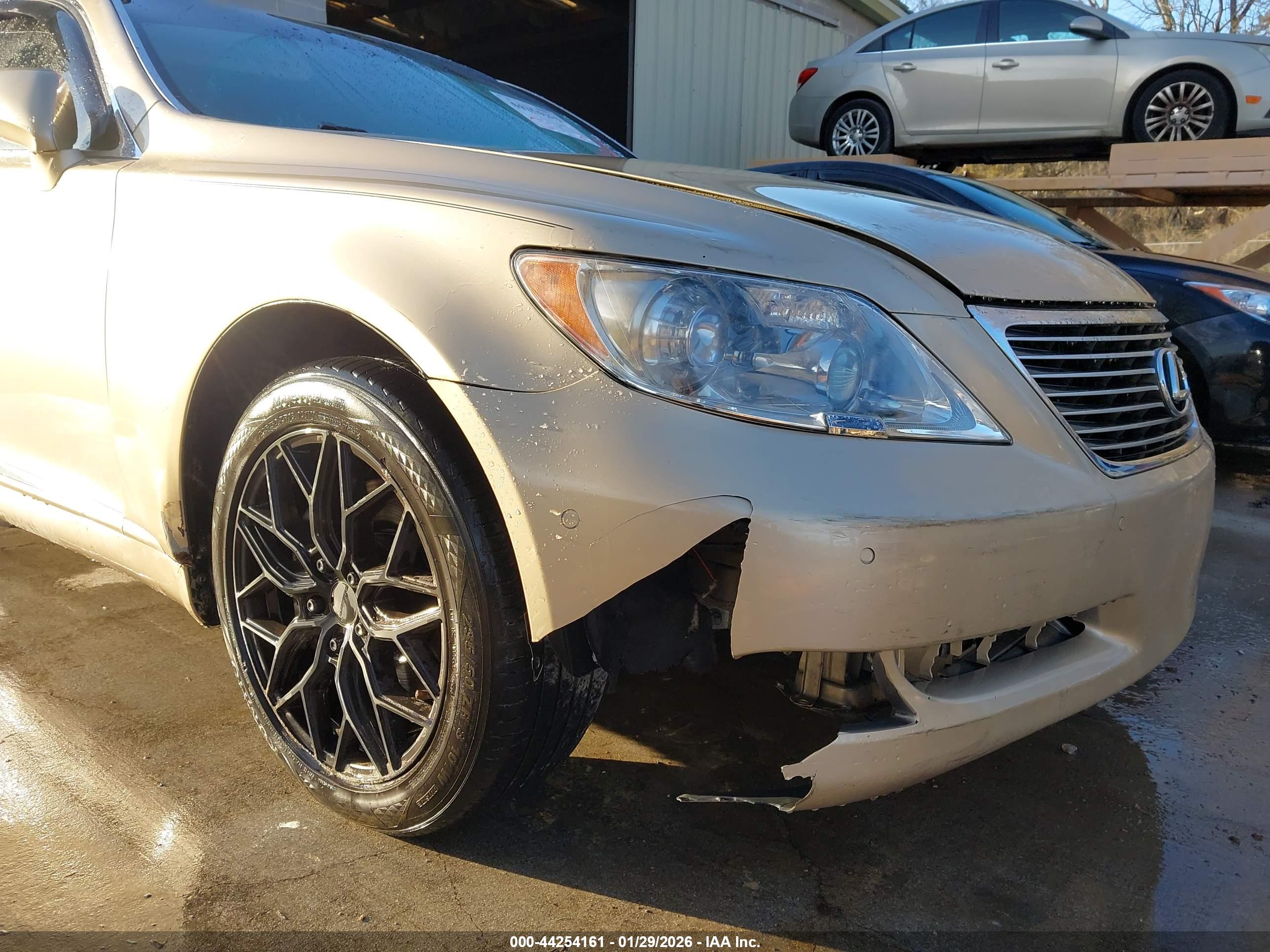 LEXUS LS image 6