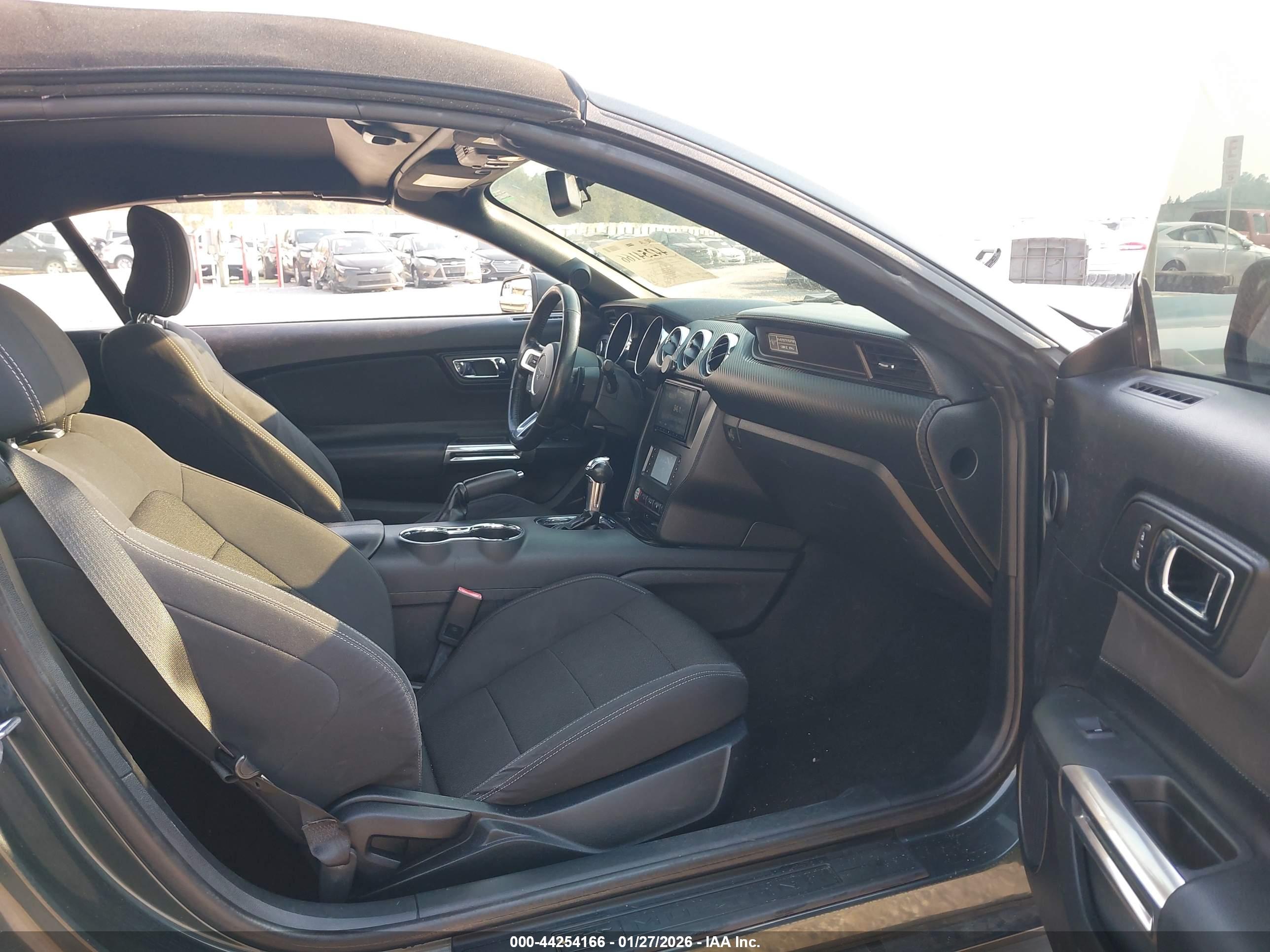 FORD MUSTANG image 5
