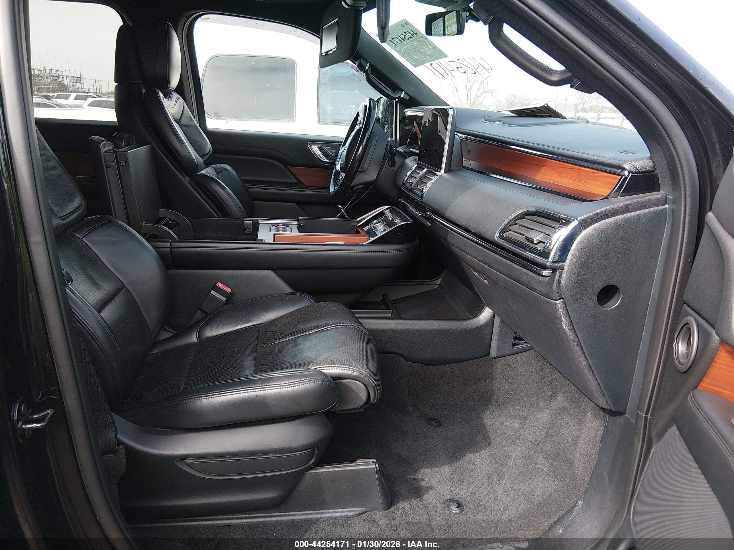 LINCOLN NAVIGATOR image 5