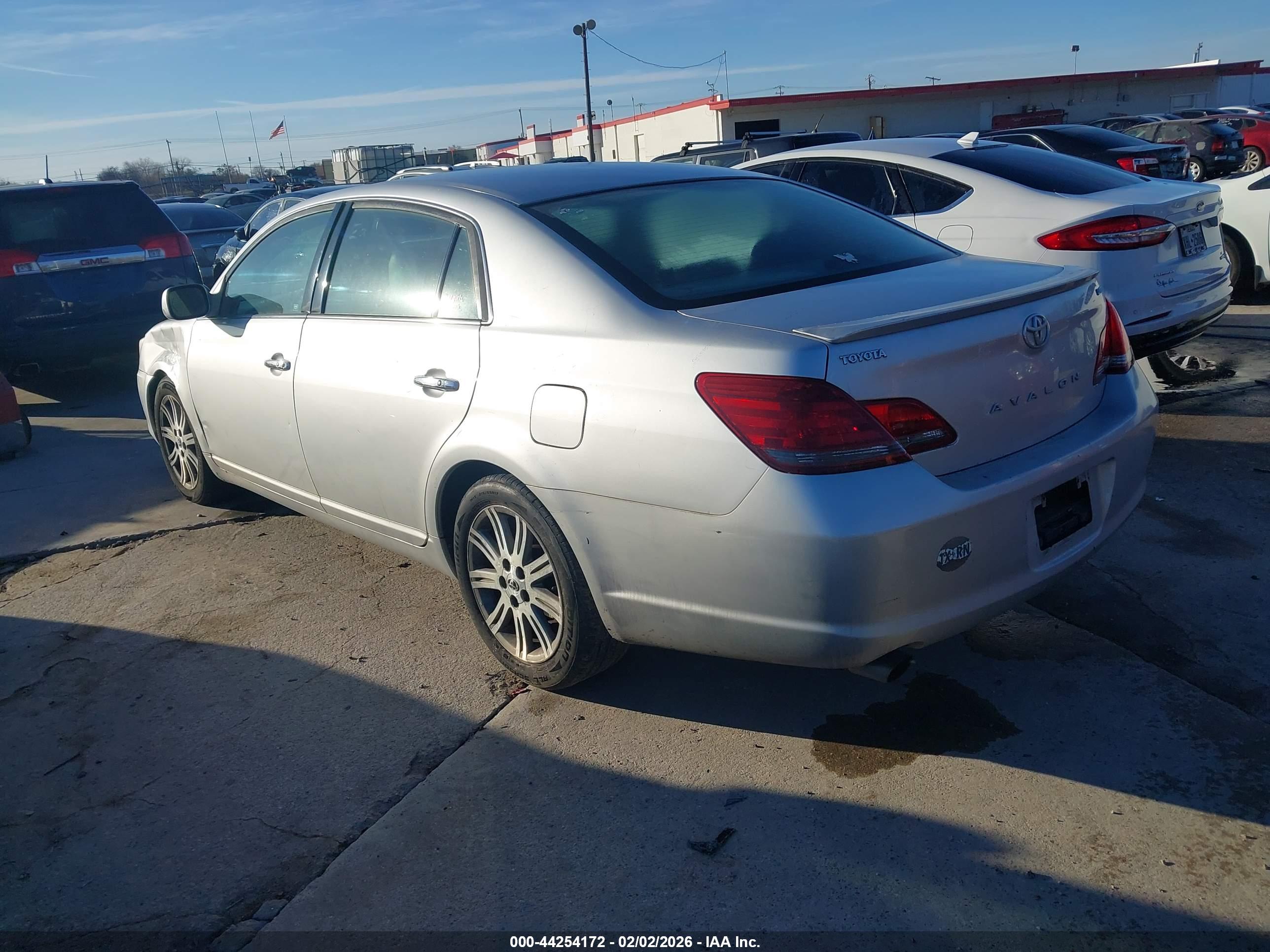 TOYOTA AVALON image 3