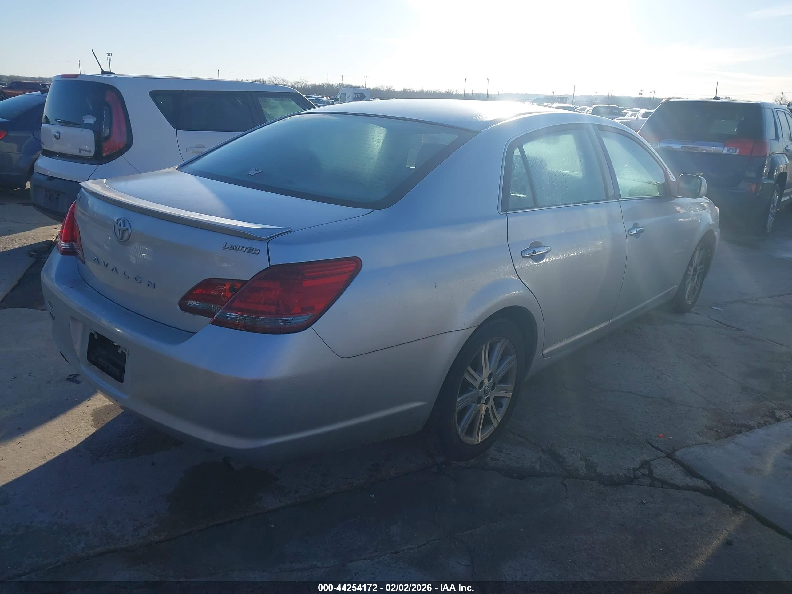 TOYOTA AVALON image 4