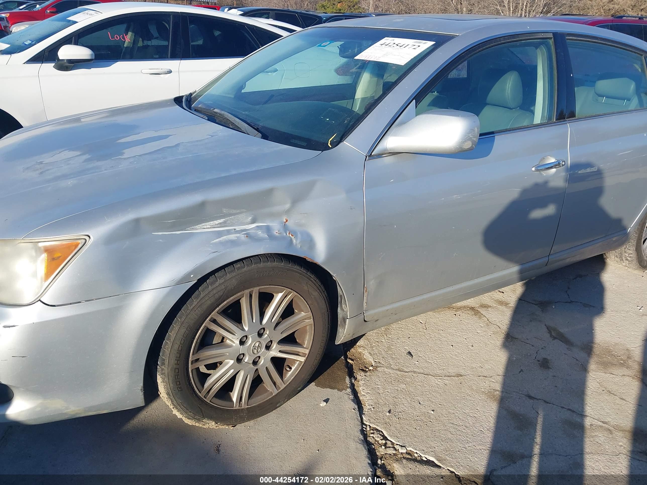 TOYOTA AVALON image 6
