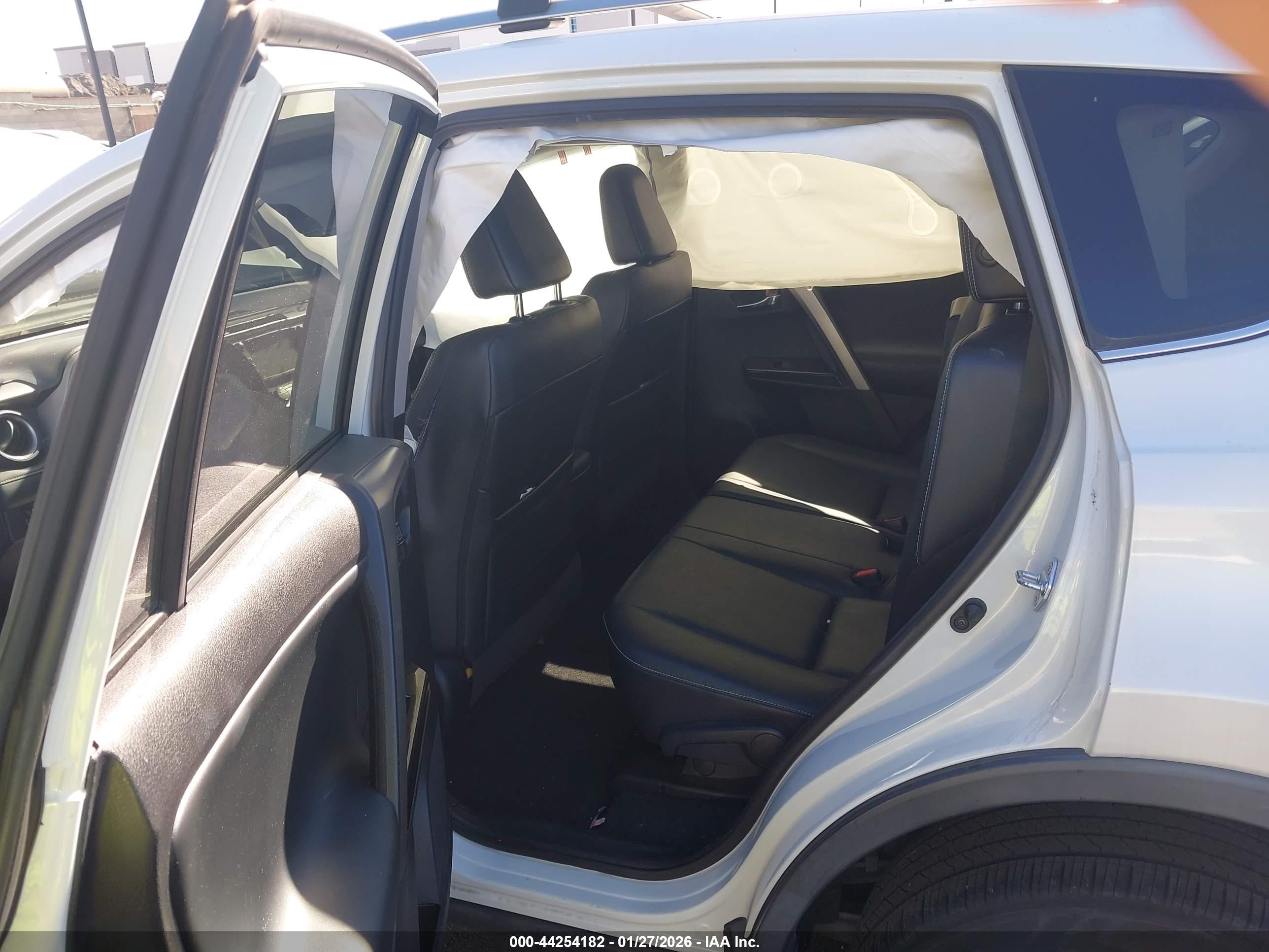 TOYOTA RAV4 image 8