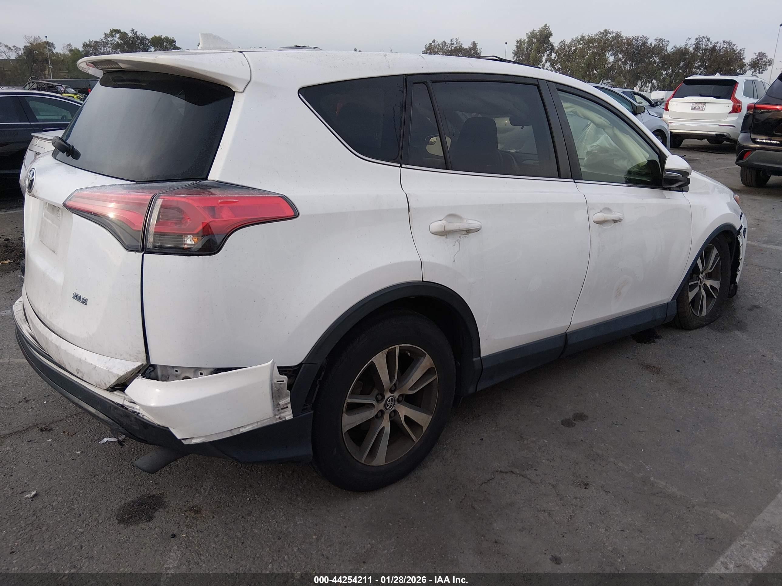 TOYOTA RAV4 image 4