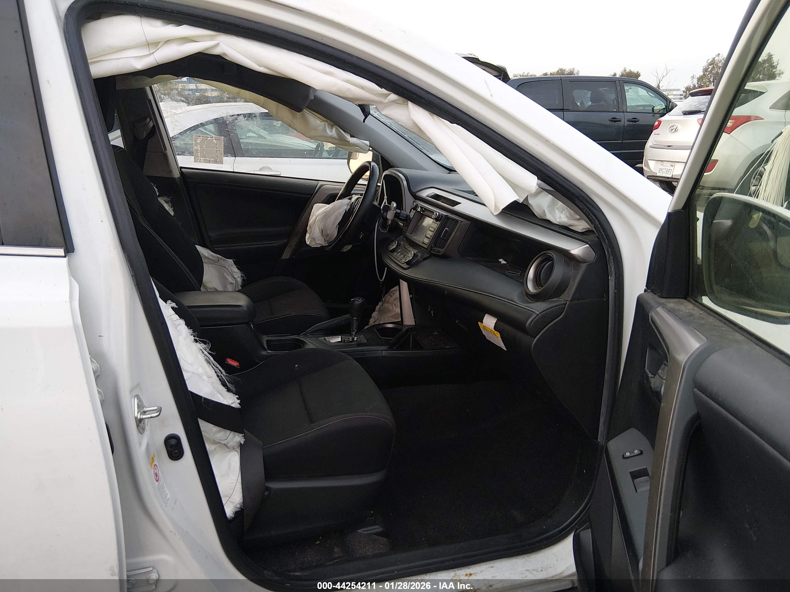 TOYOTA RAV4 image 5