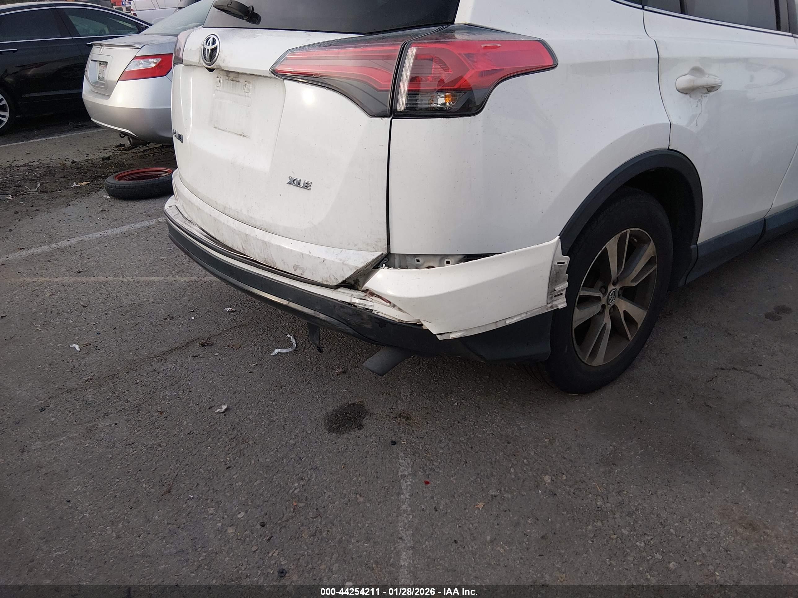 TOYOTA RAV4 image 6