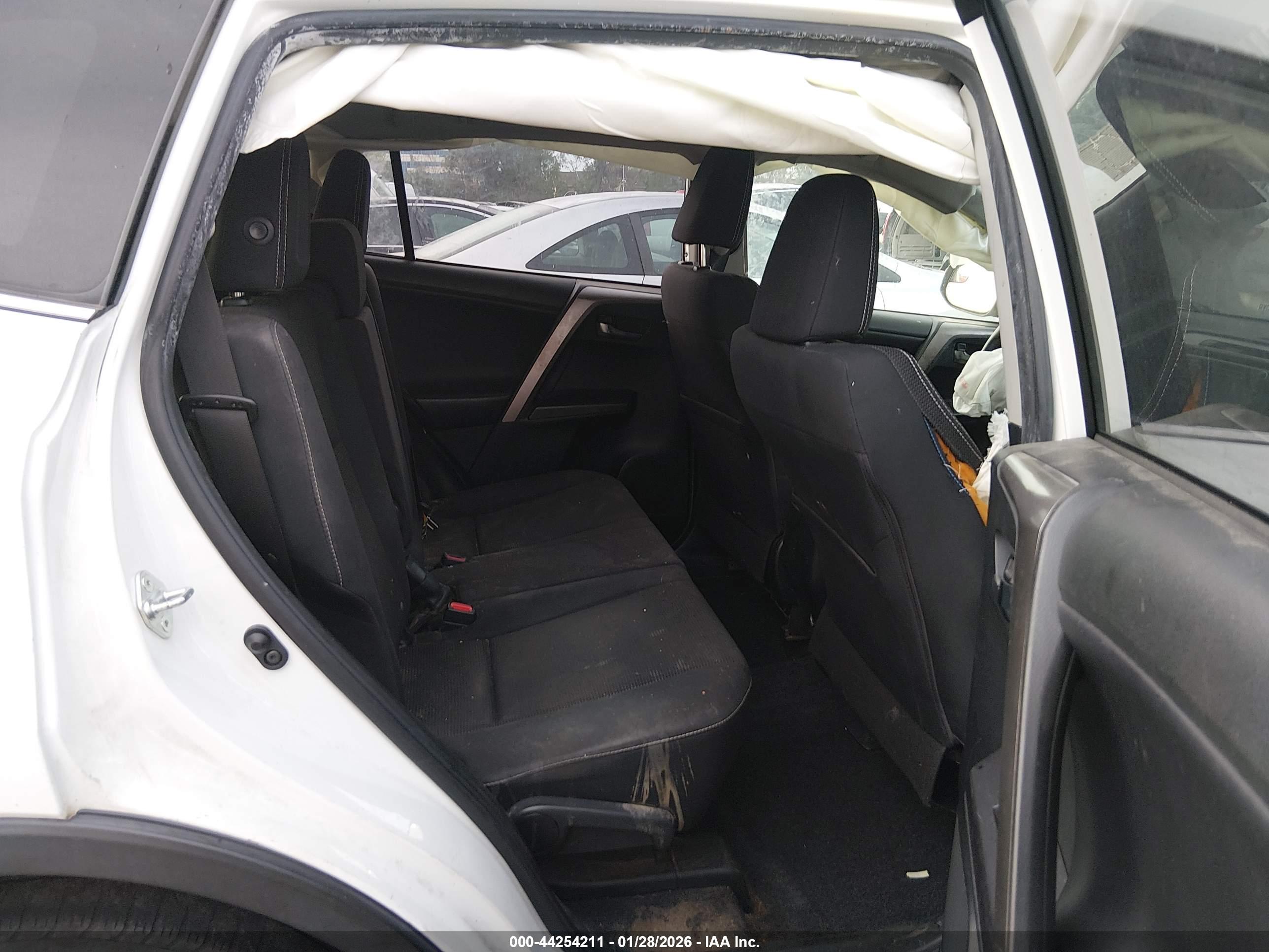 TOYOTA RAV4 image 8