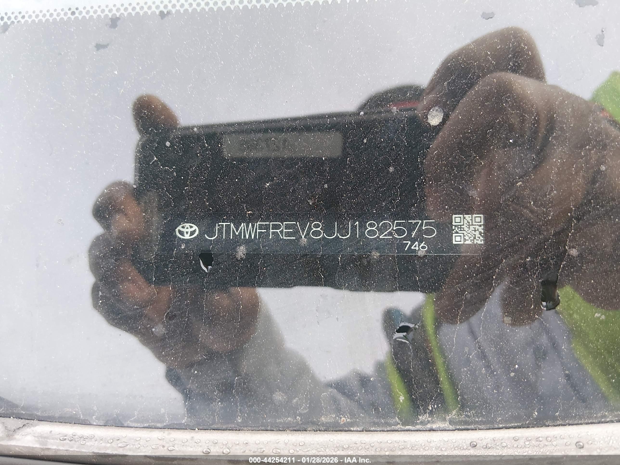 TOYOTA RAV4 image 9