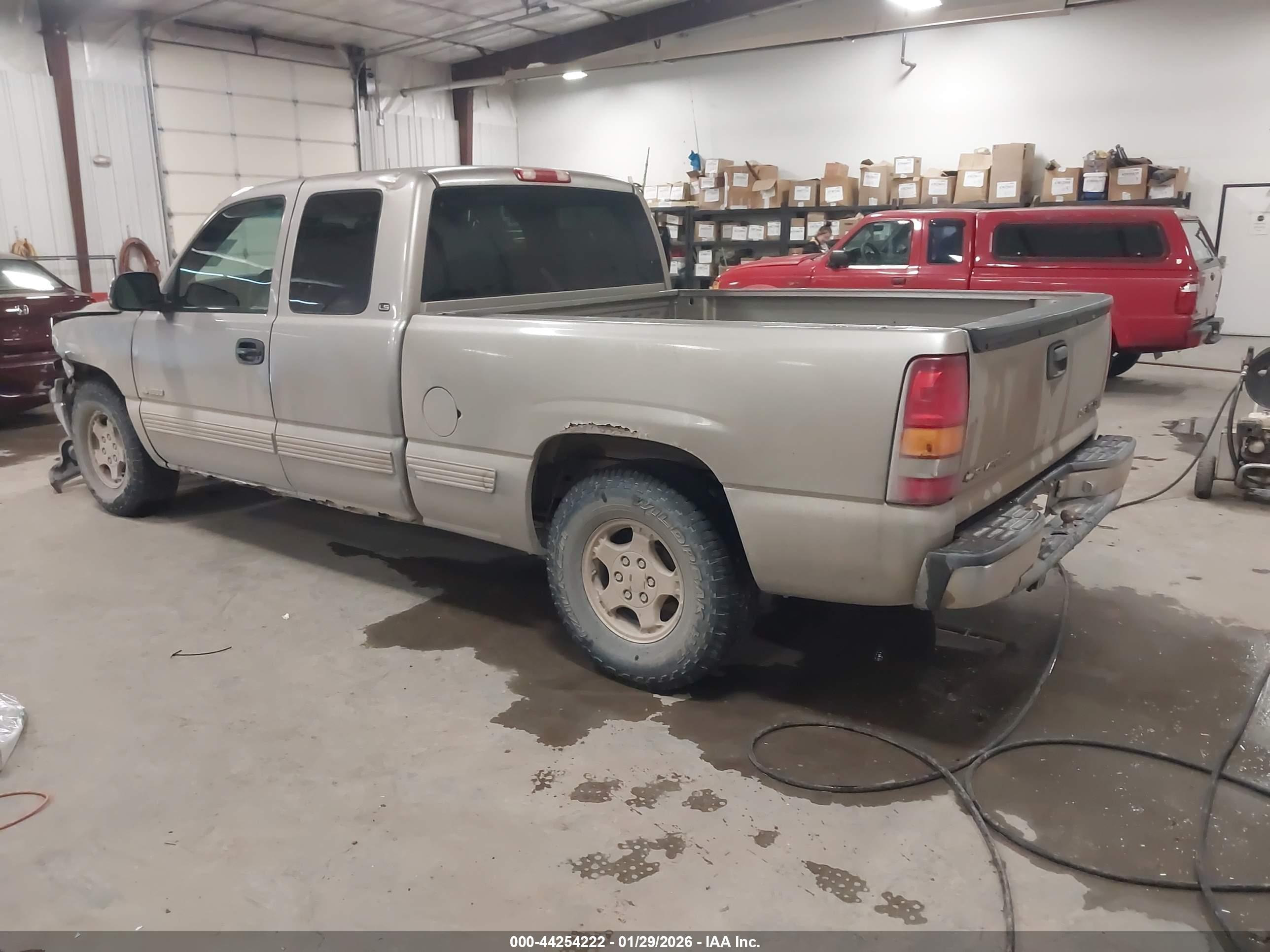 CHEVROLET SILVERADO image 3