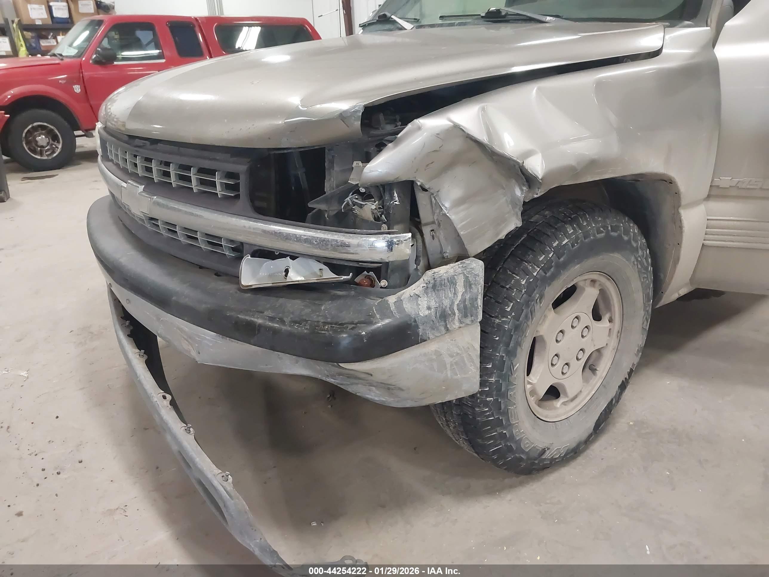 CHEVROLET SILVERADO image 6