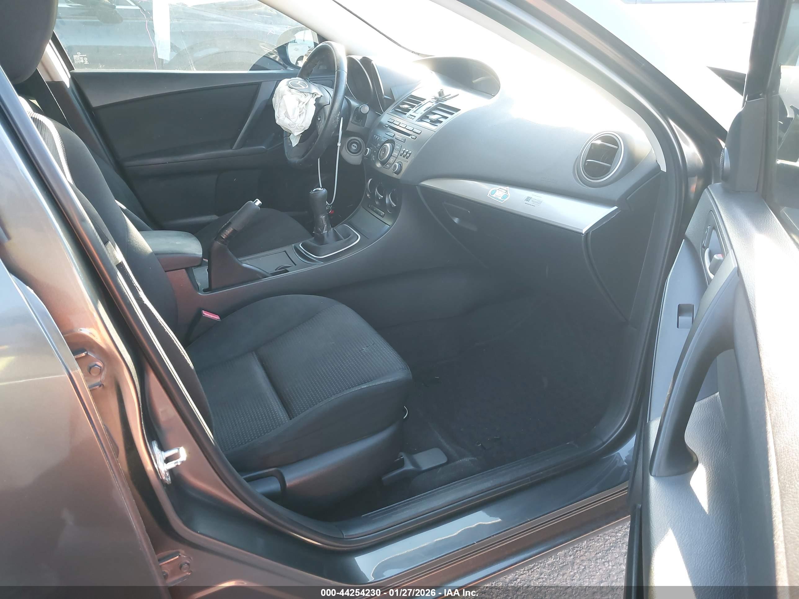 MAZDA MAZDA3 image 5