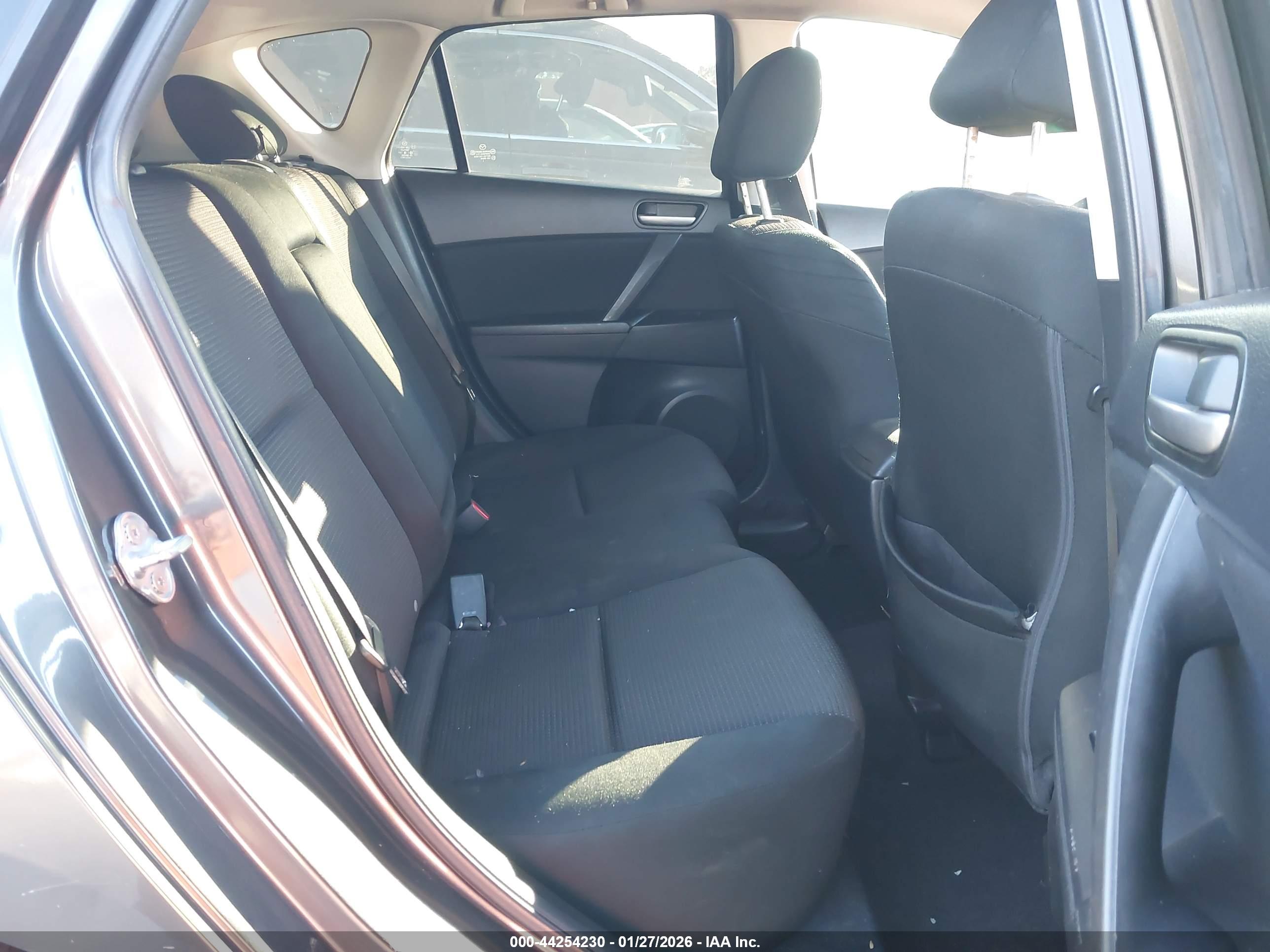 MAZDA MAZDA3 image 8