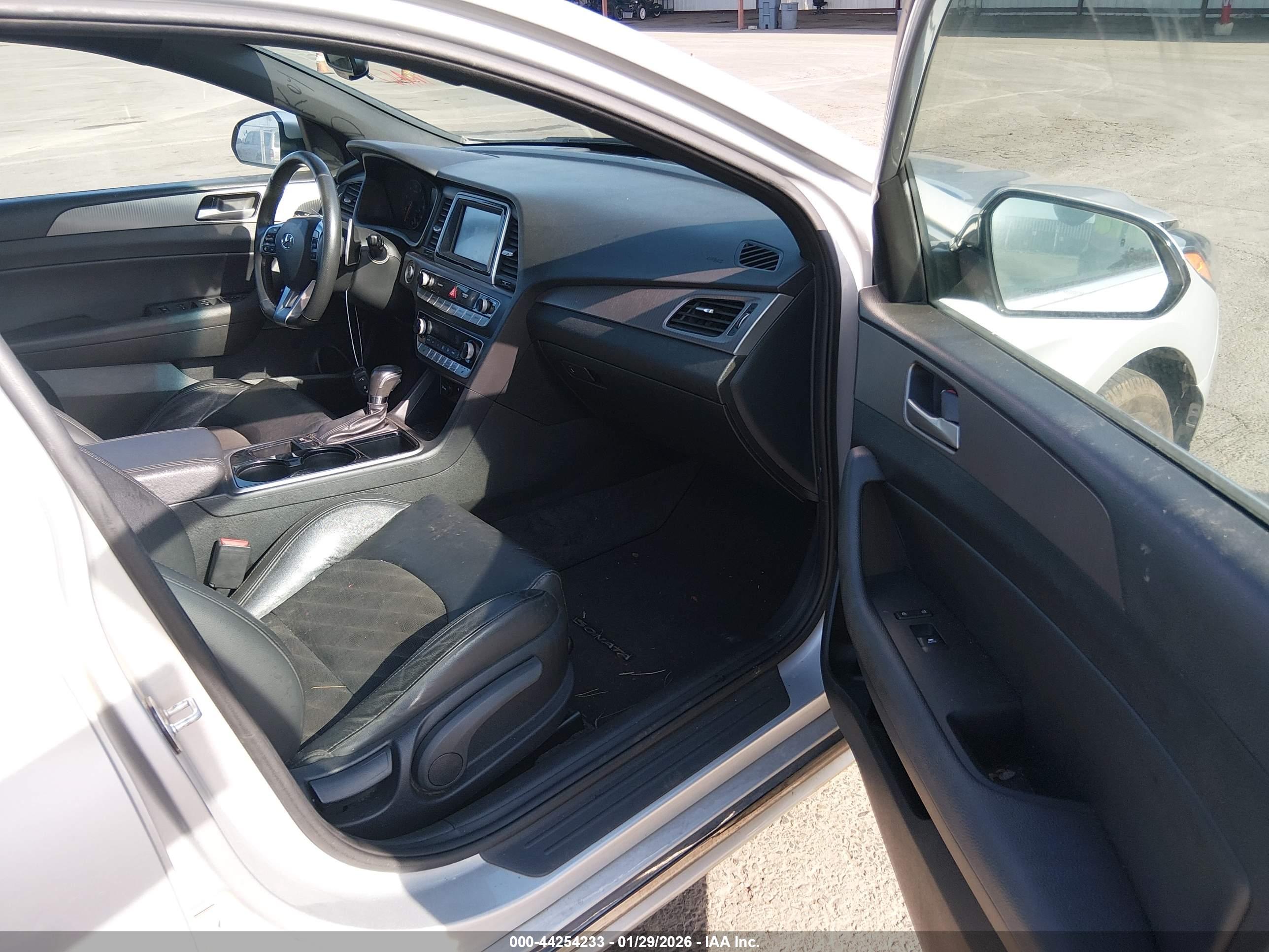 HYUNDAI SONATA image 5