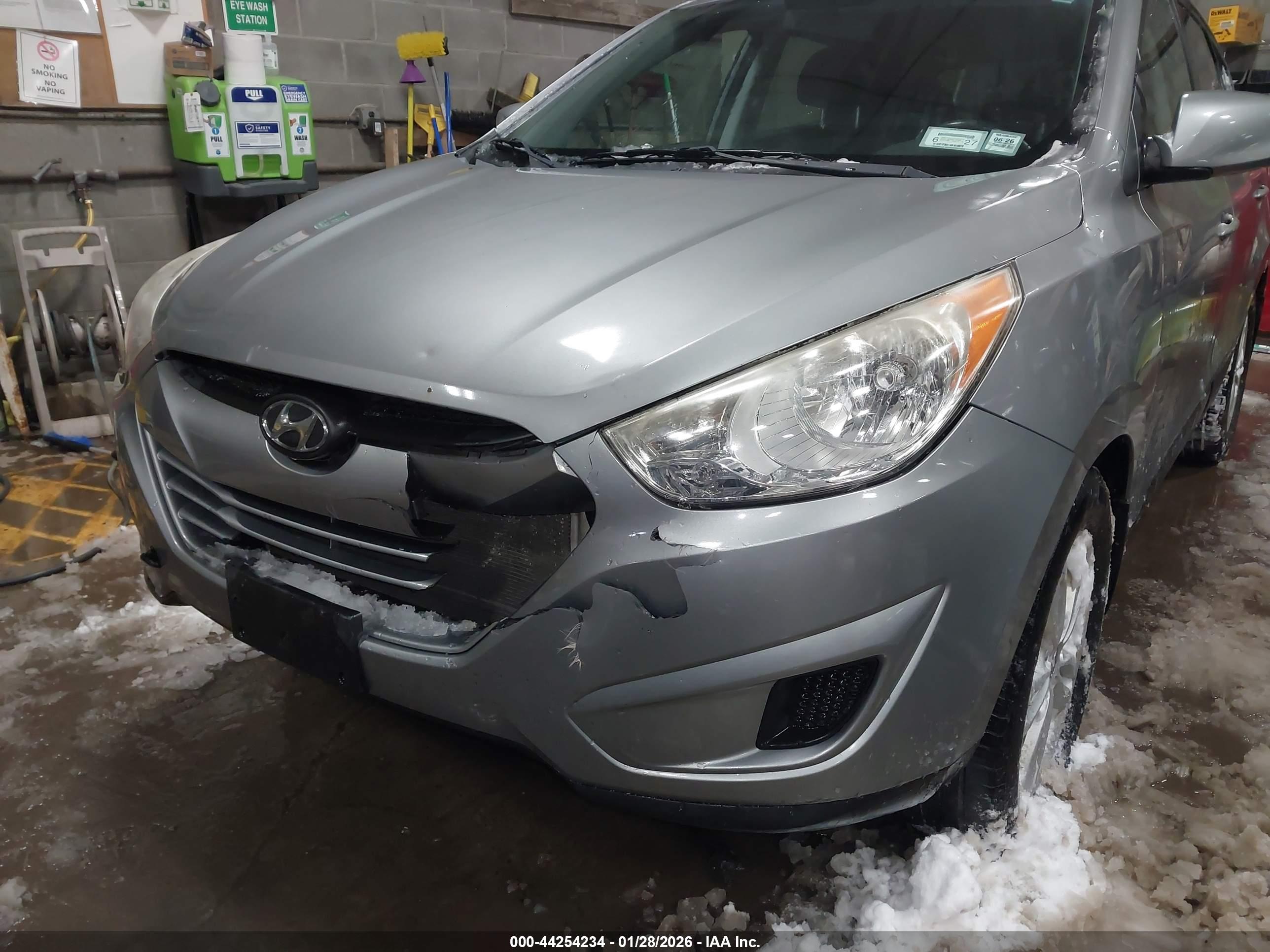 HYUNDAI TUCSON image 6