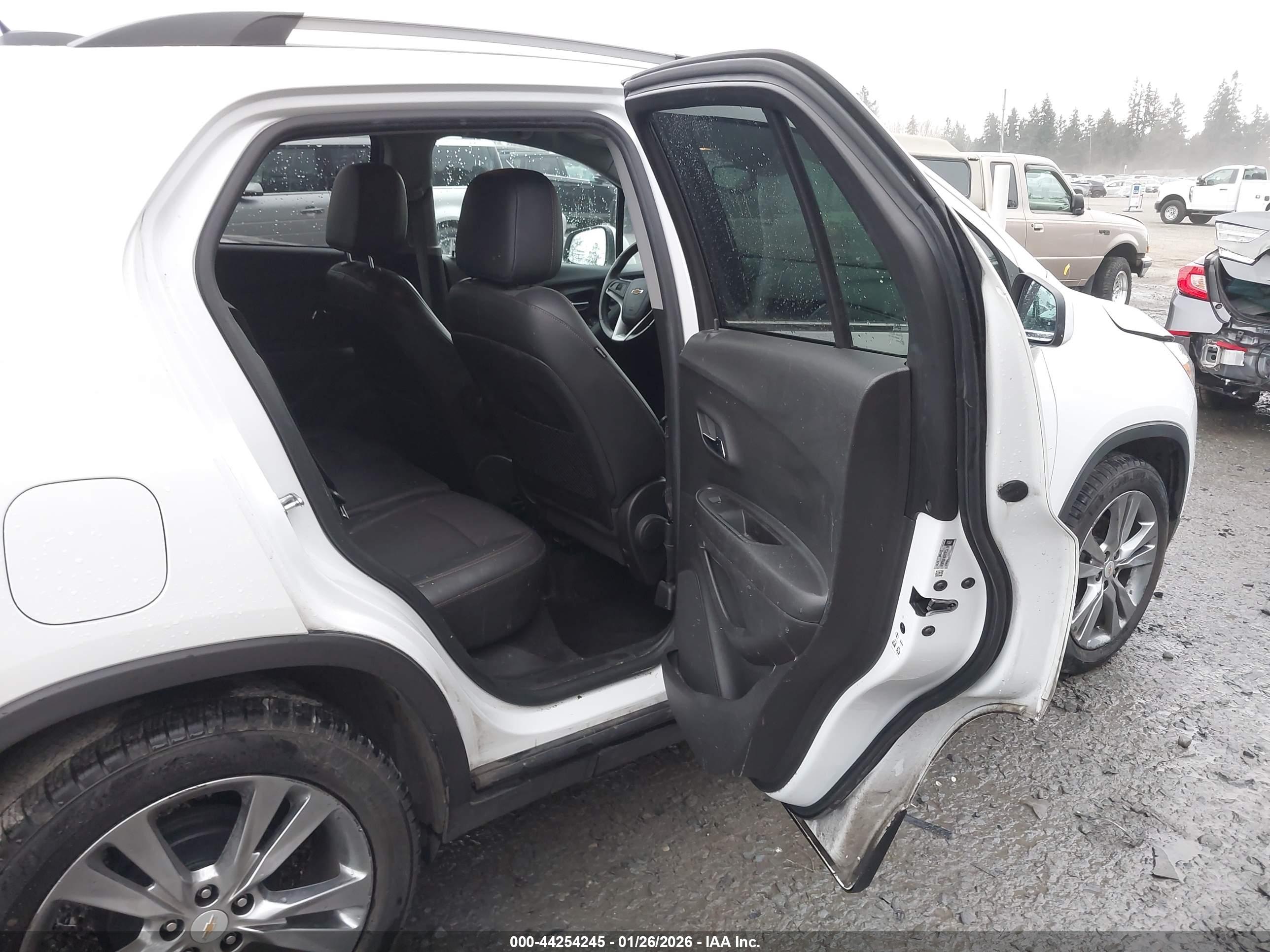 CHEVROLET TRAX image 8