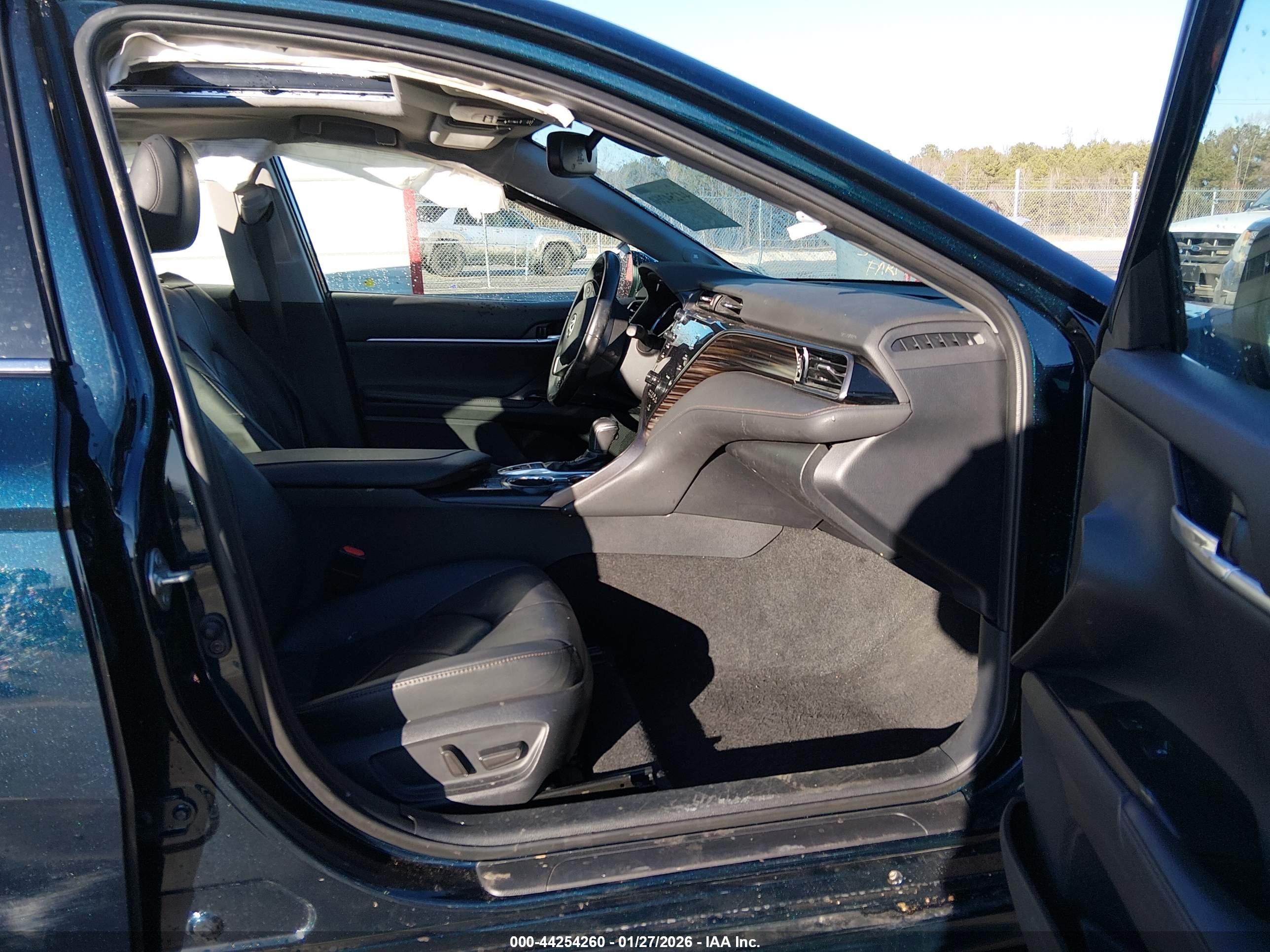 TOYOTA CAMRY image 5
