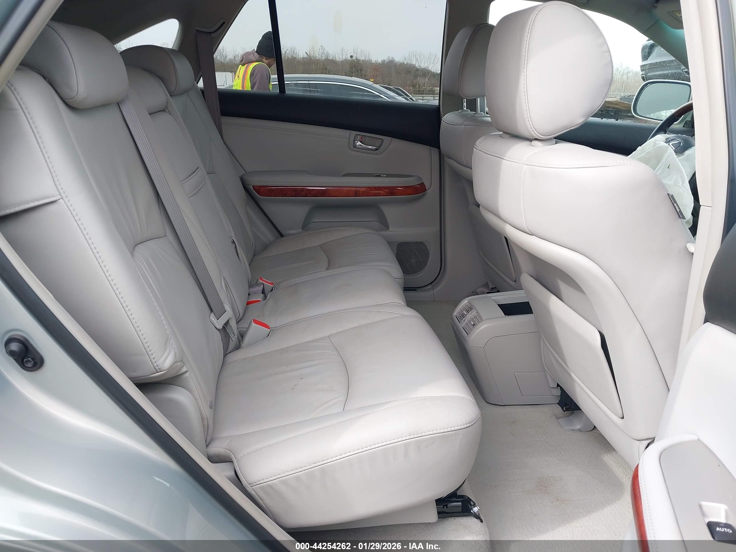 LEXUS RX image 8