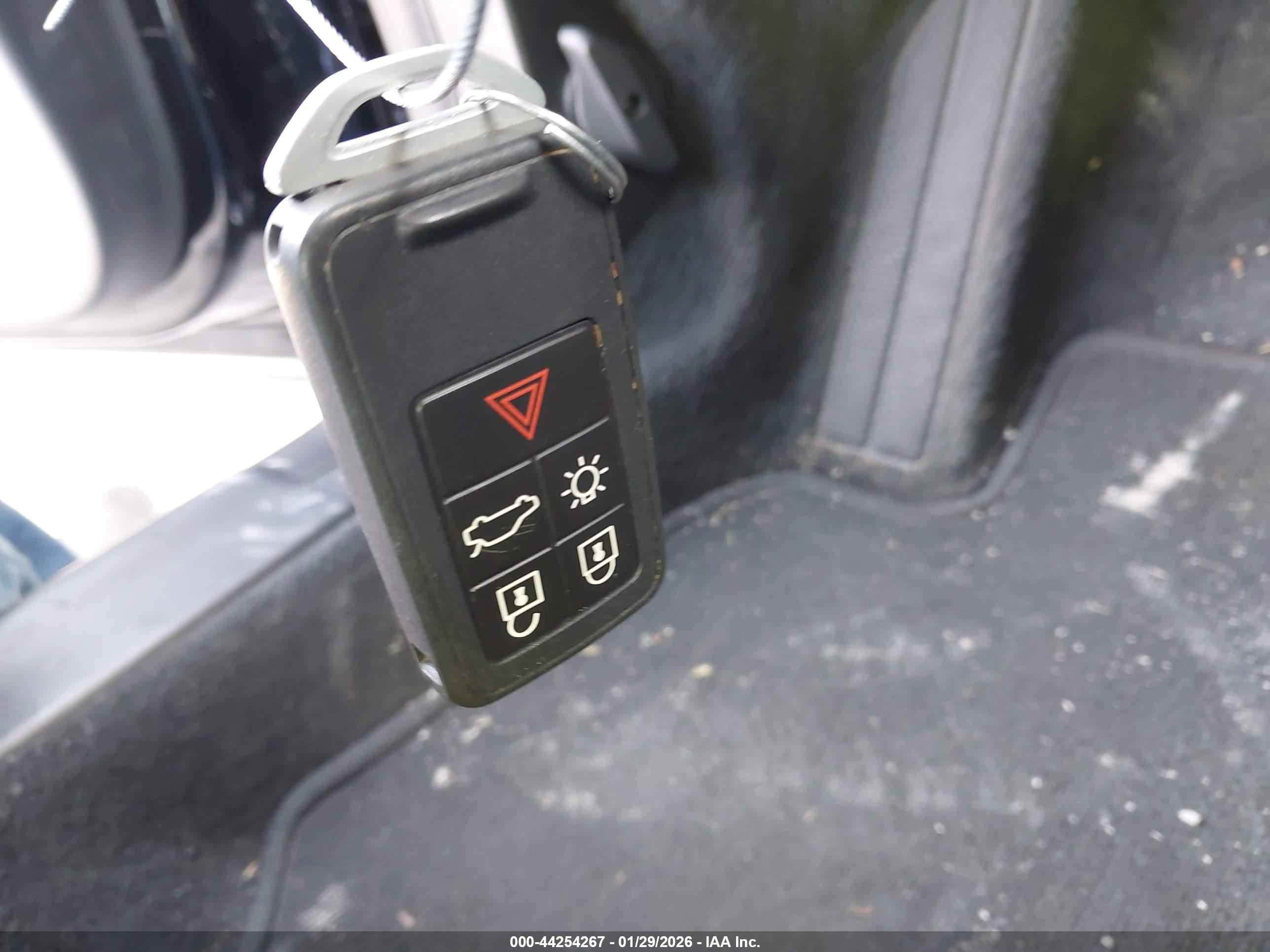 VOLVO S60 image 11