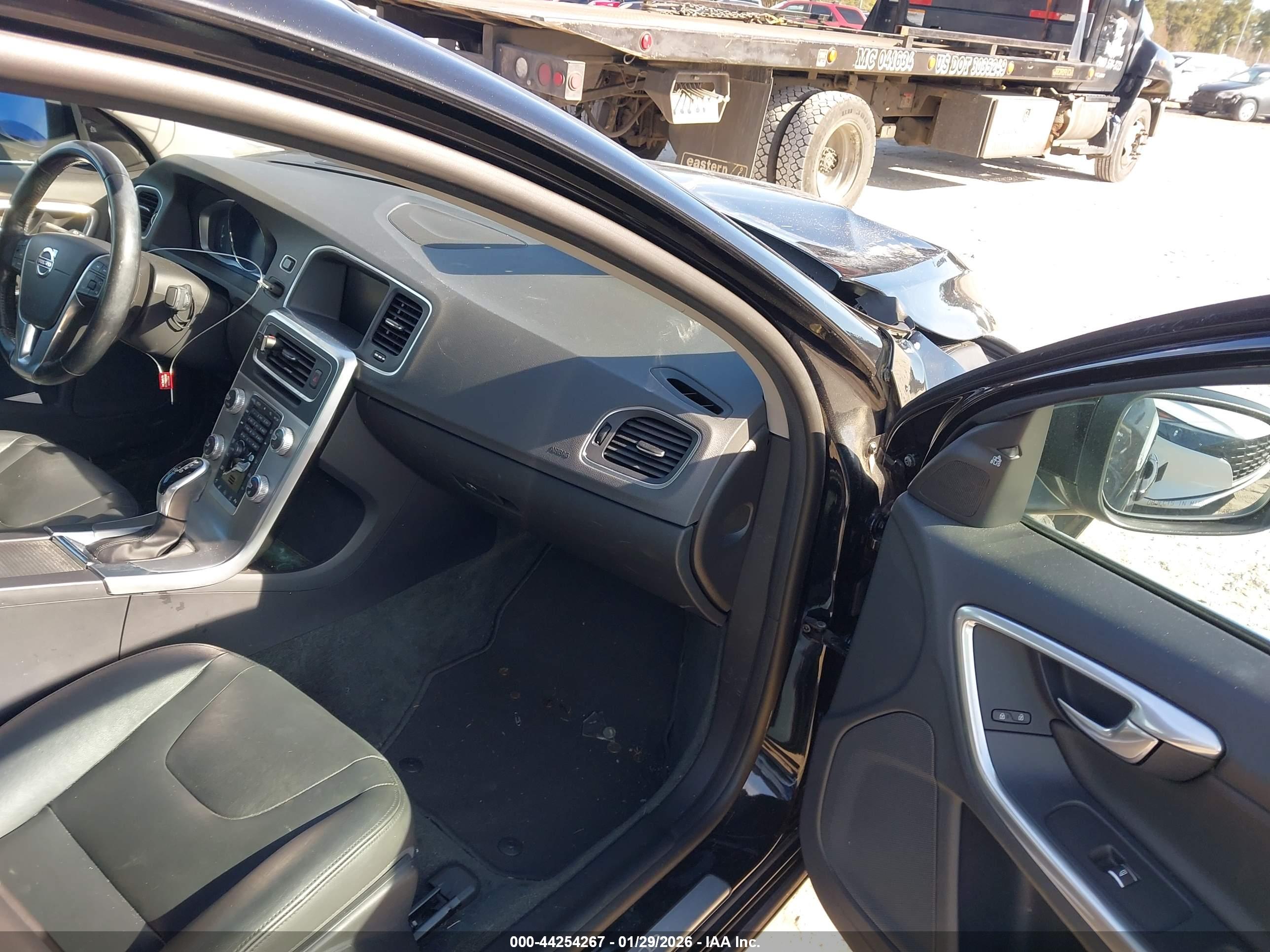 VOLVO S60 image 5