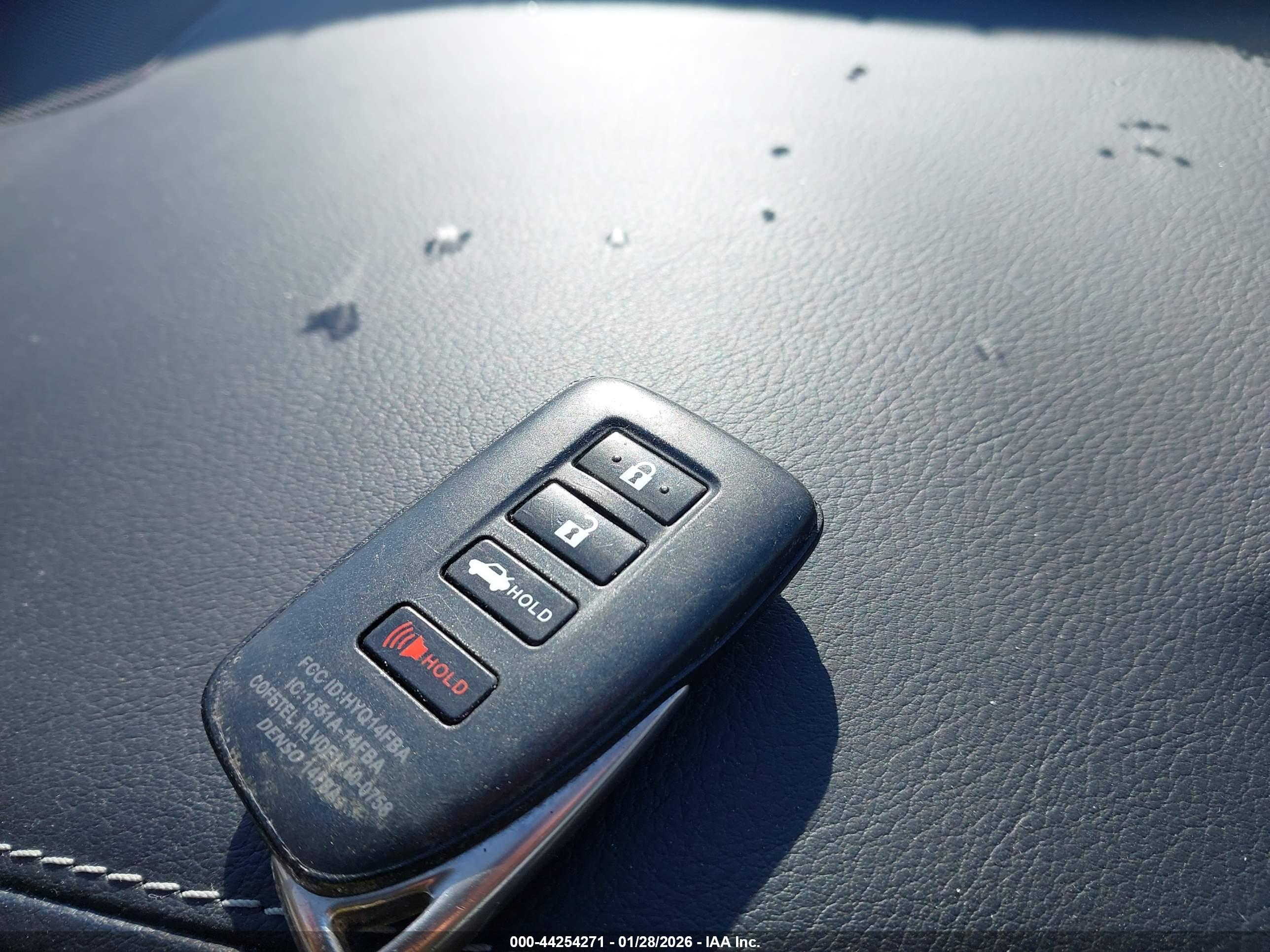 LEXUS ES image 11