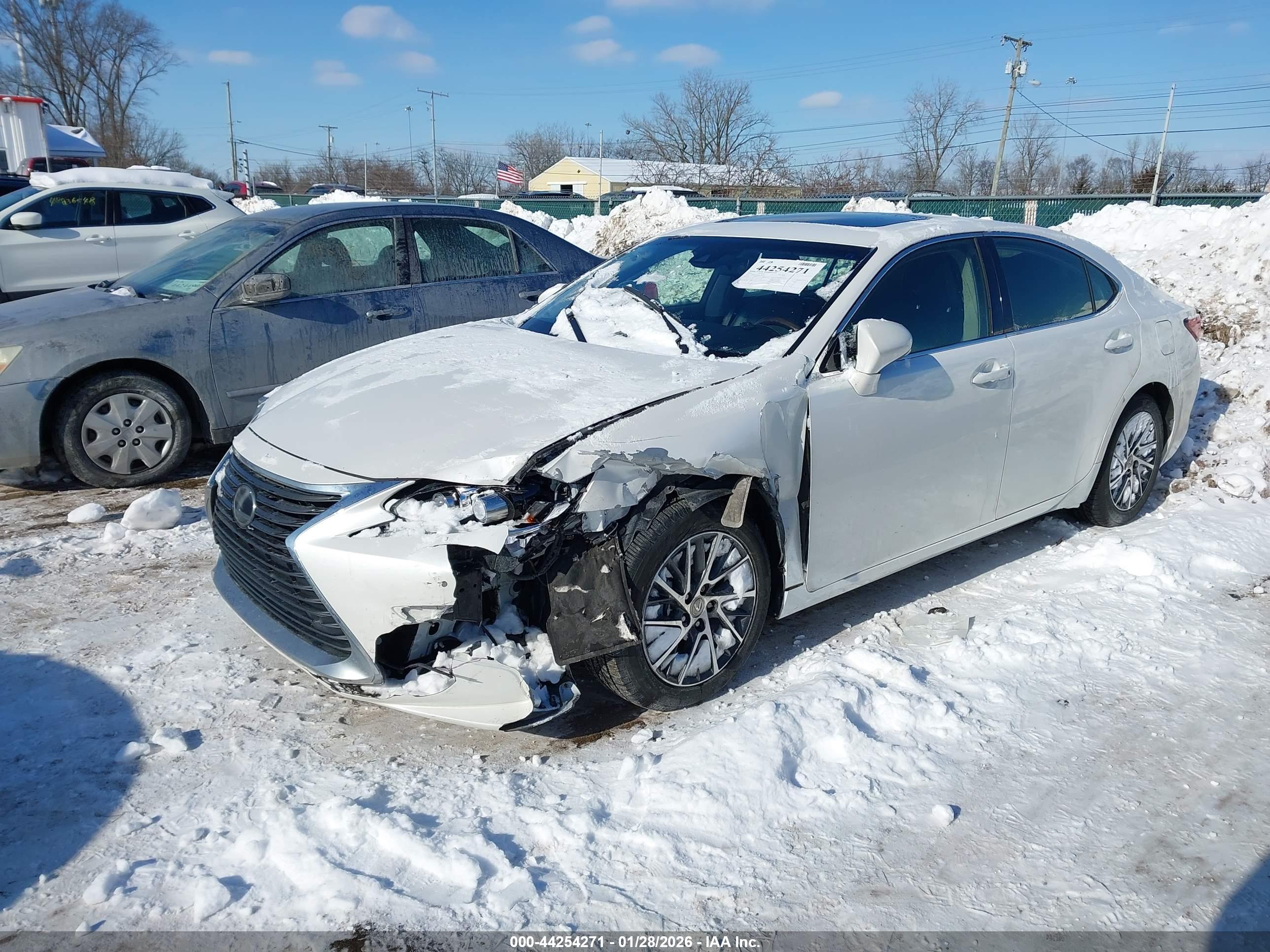 LEXUS ES image 2