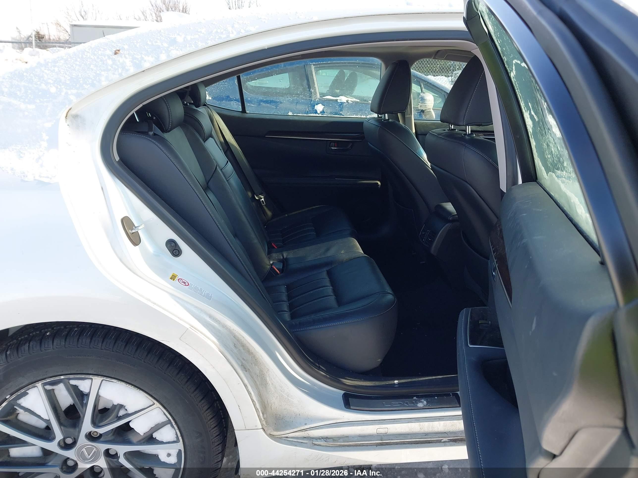 LEXUS ES image 8