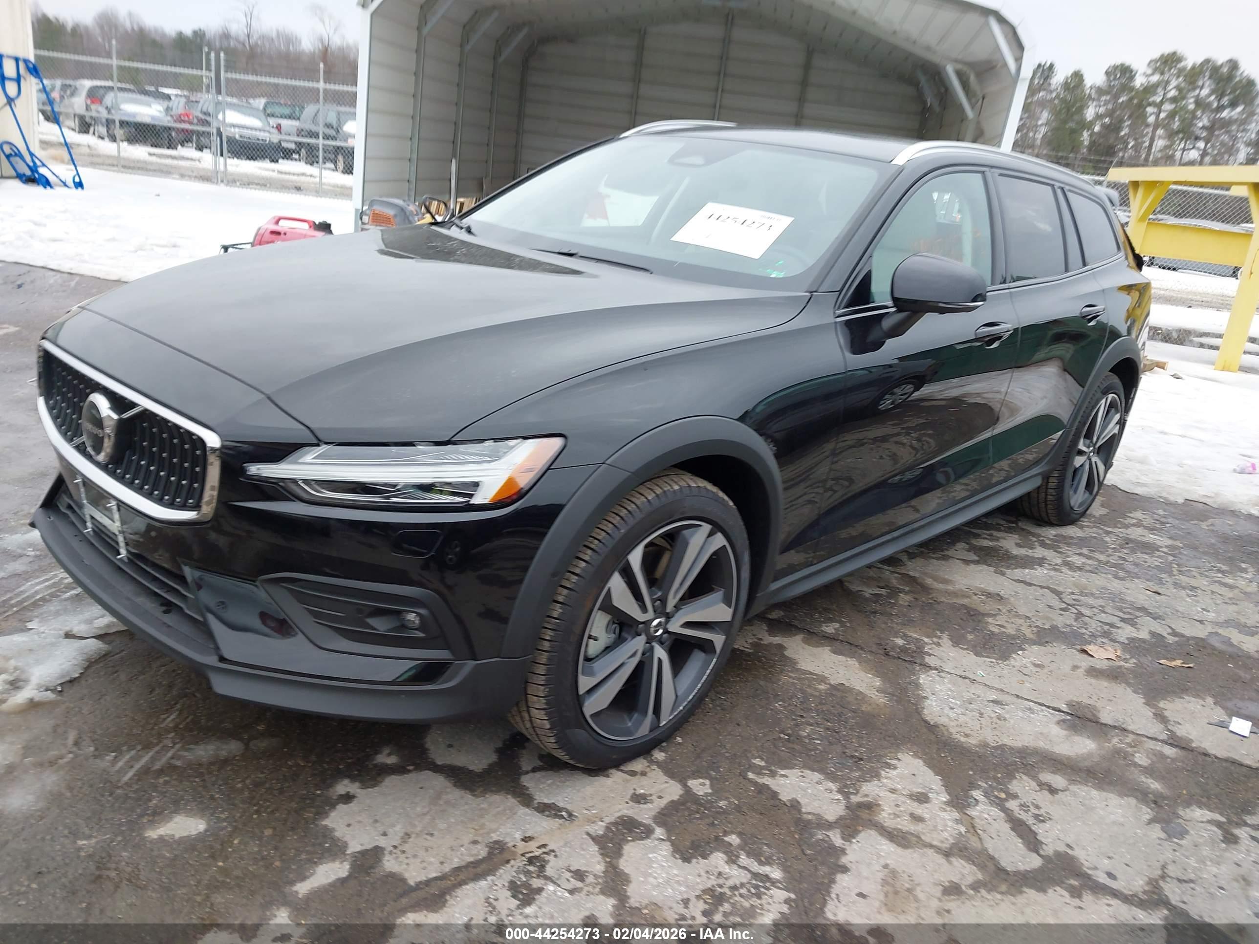 VOLVO V60 image 2