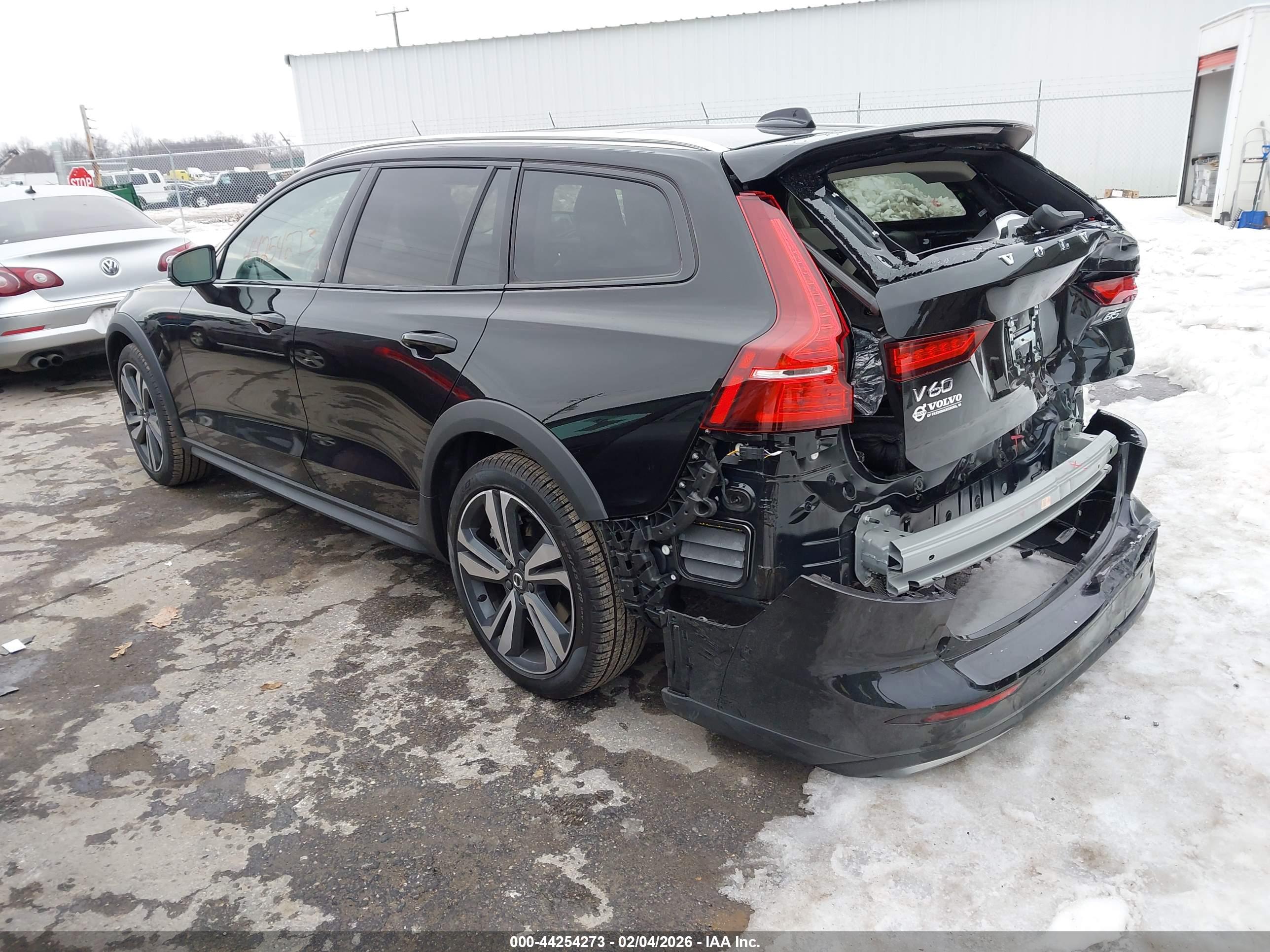 VOLVO V60 image 3