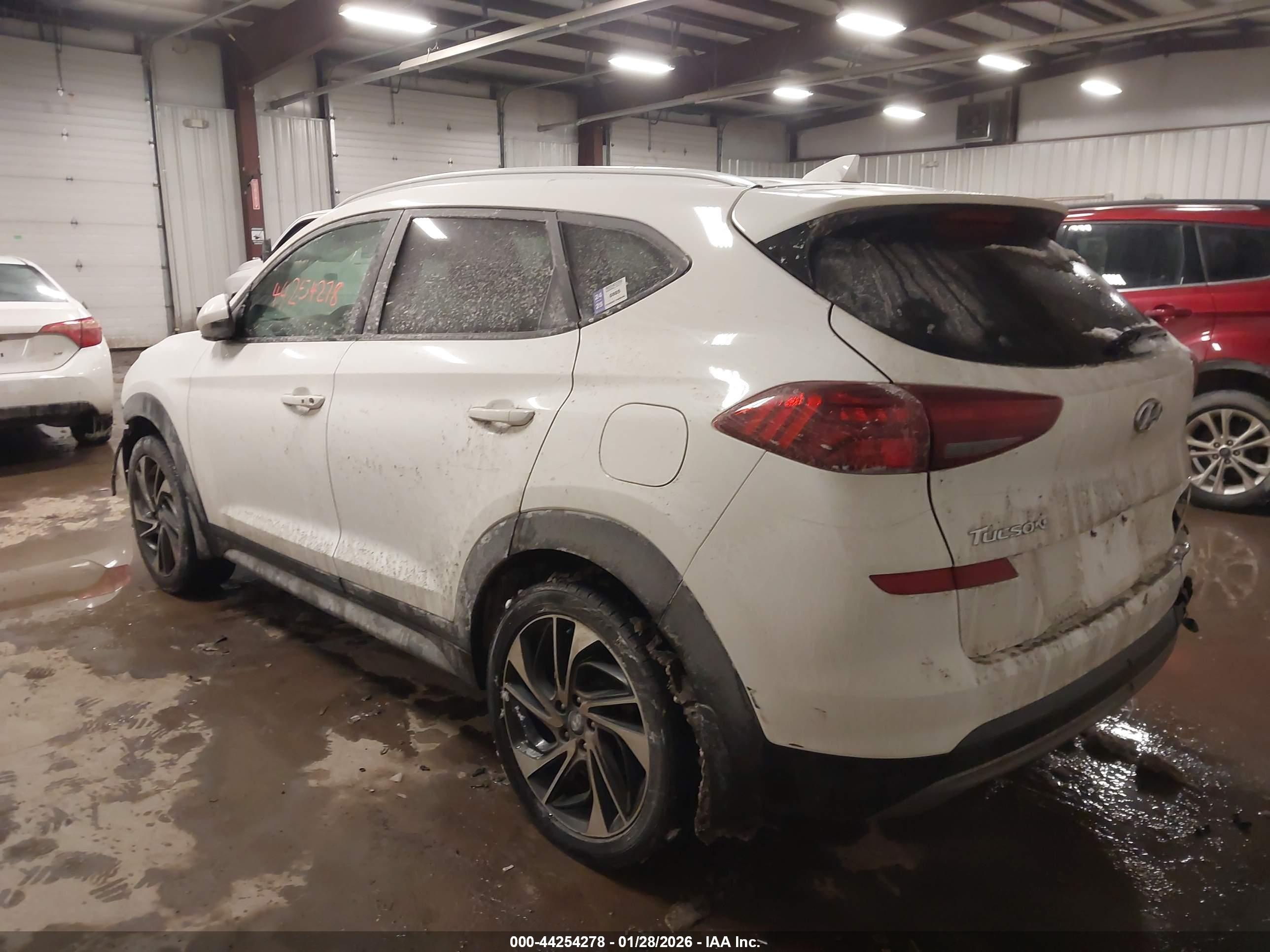 HYUNDAI TUCSON image 3