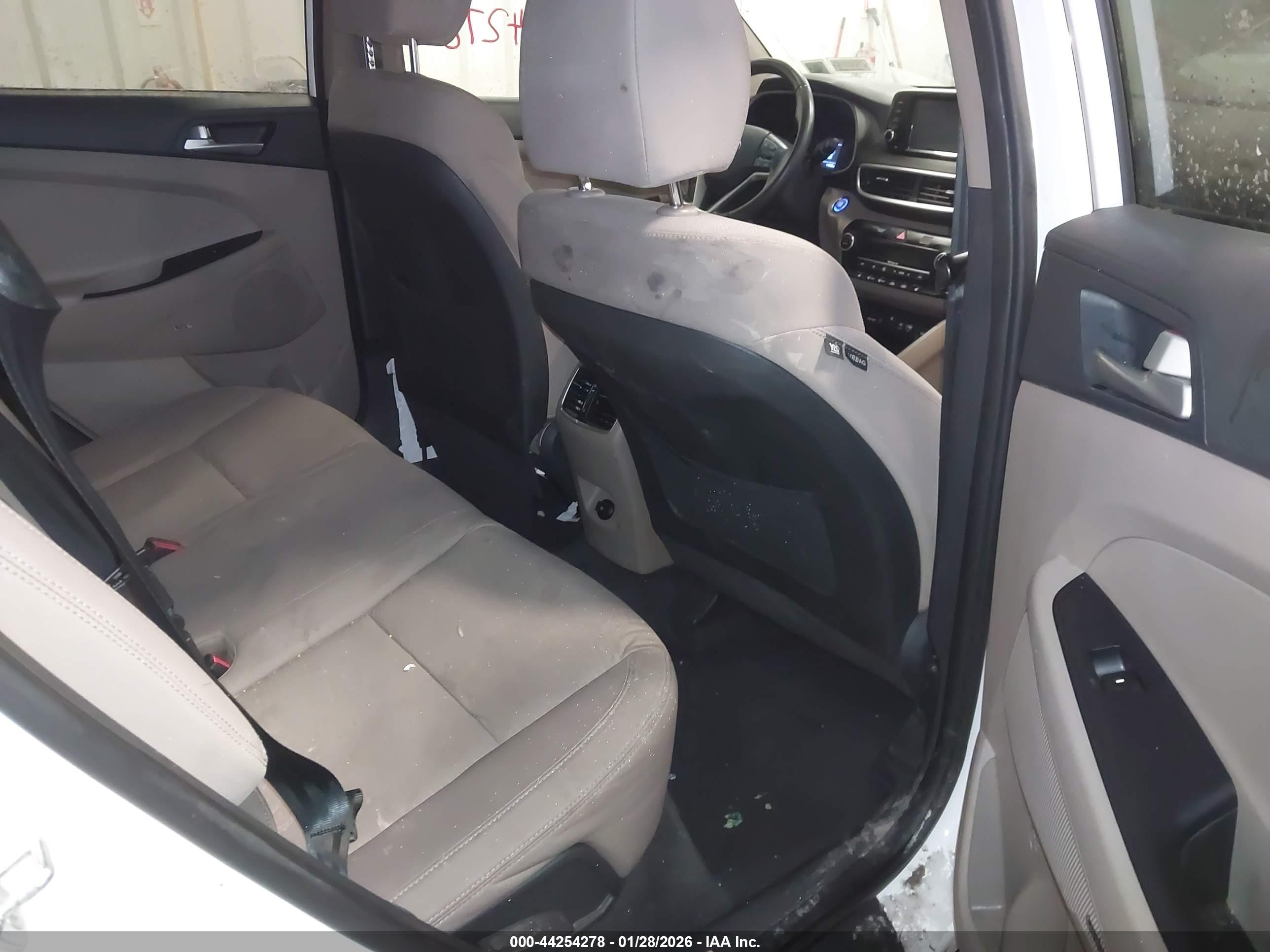 HYUNDAI TUCSON image 8