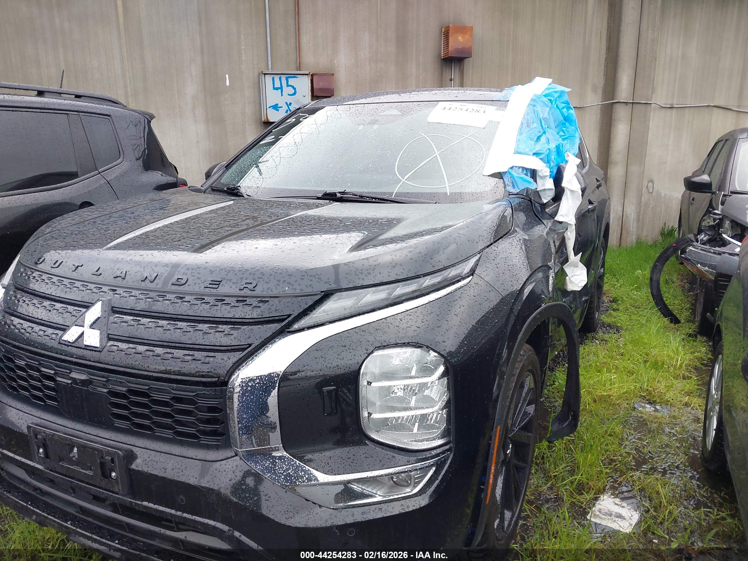 MITSUBISHI OUTLANDER image 2