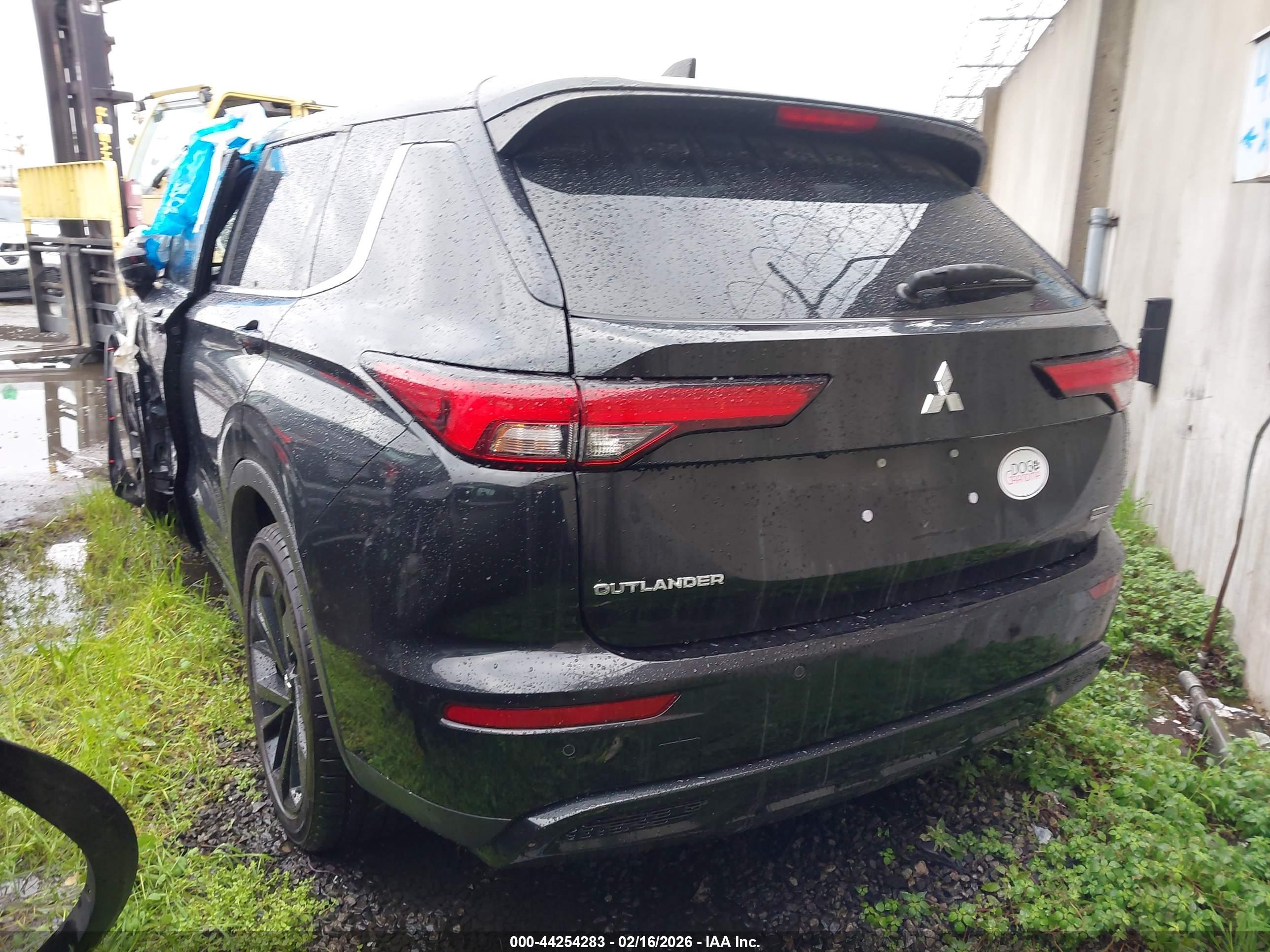MITSUBISHI OUTLANDER image 3