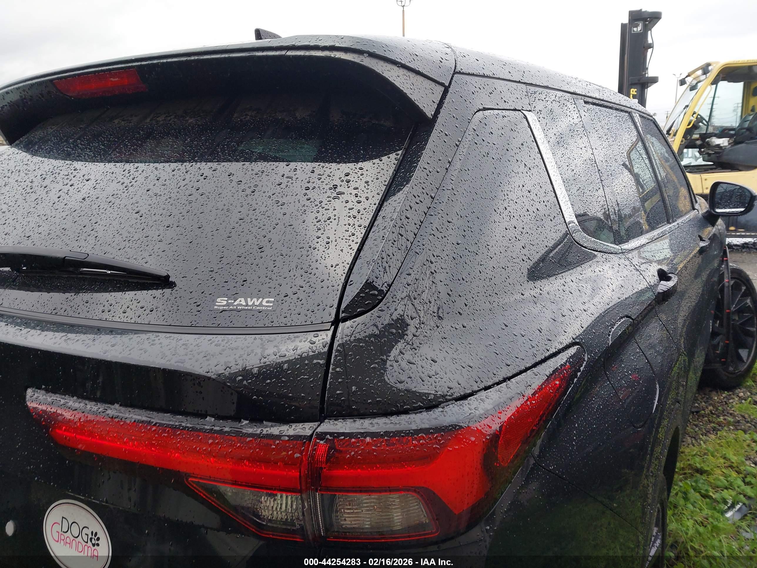 MITSUBISHI OUTLANDER image 4