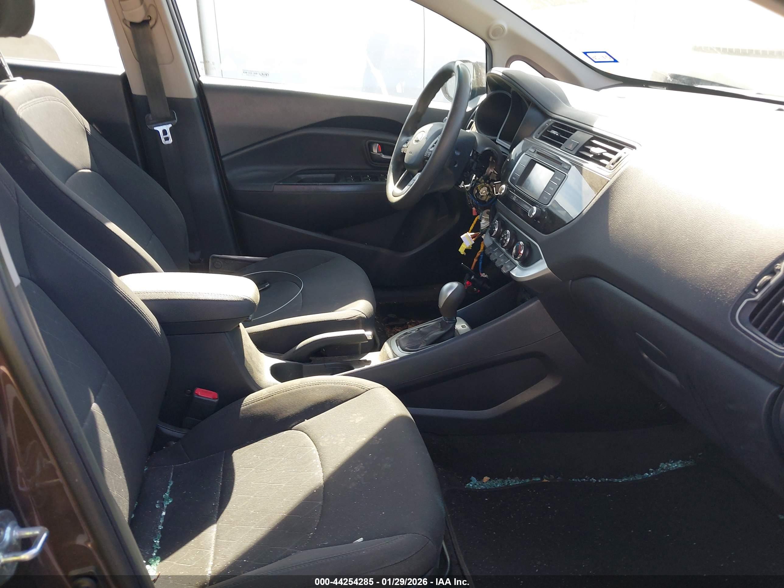 KIA RIO image 5