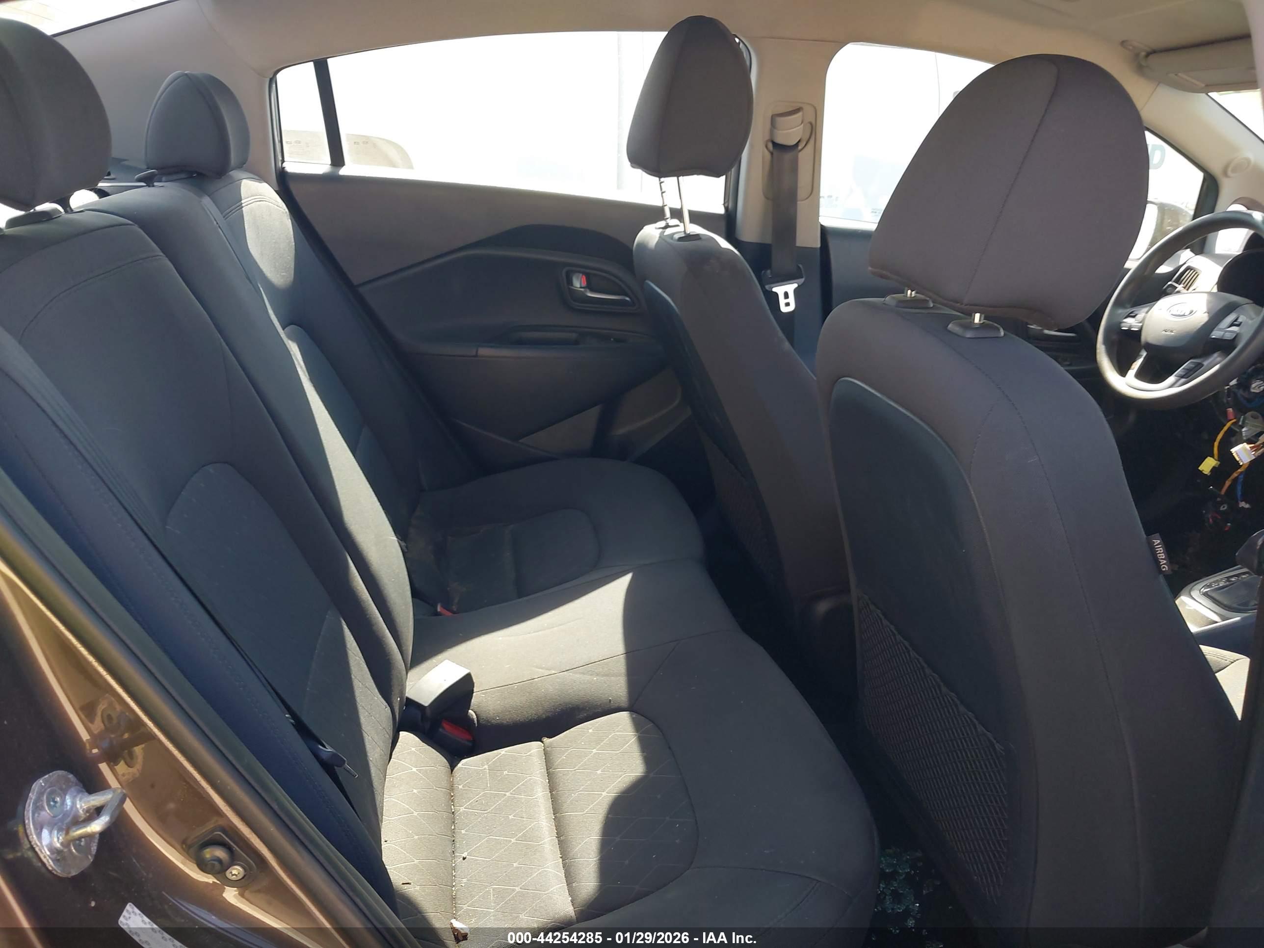 KIA RIO image 8