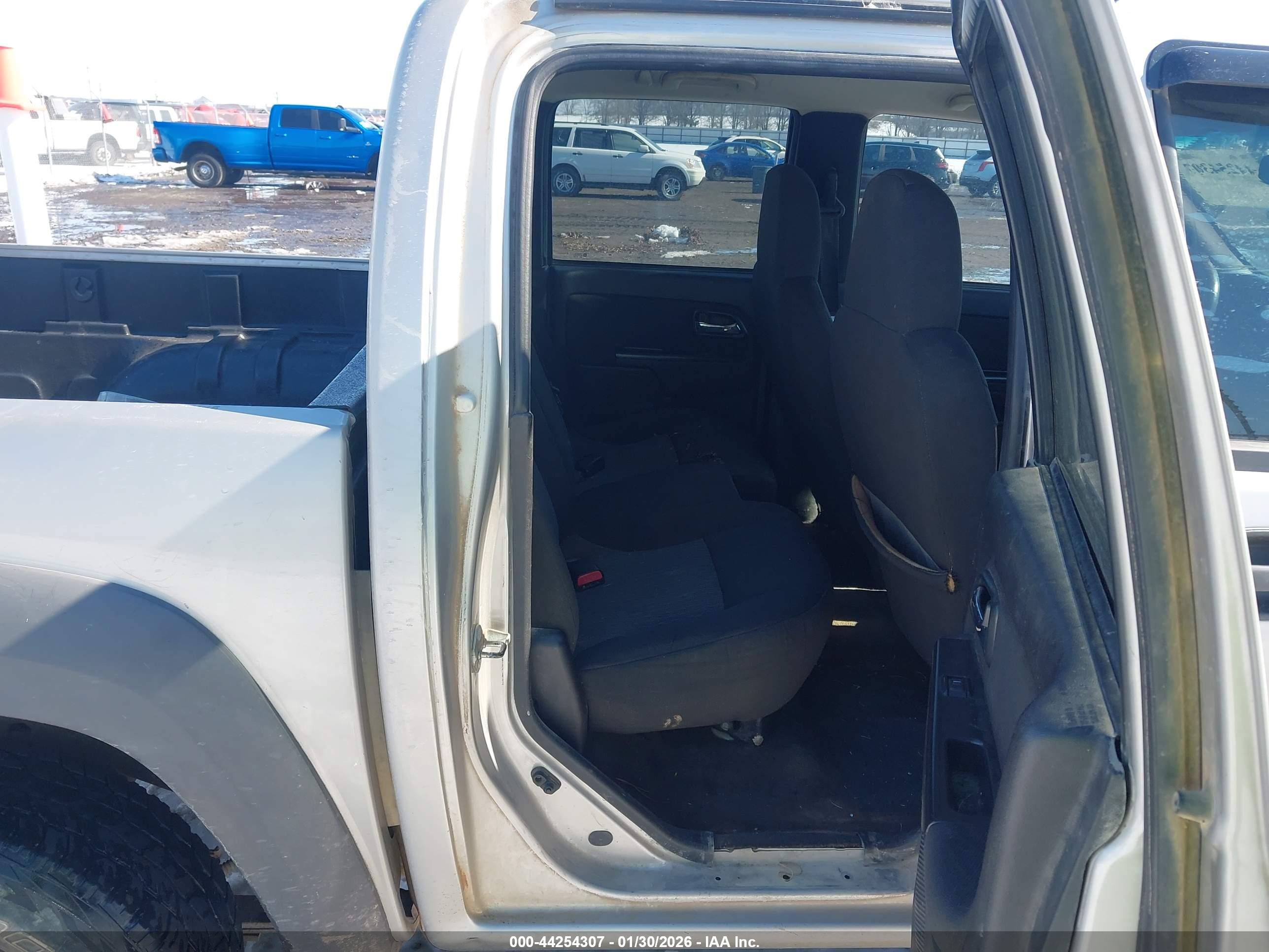 CHEVROLET COLORADO image 8