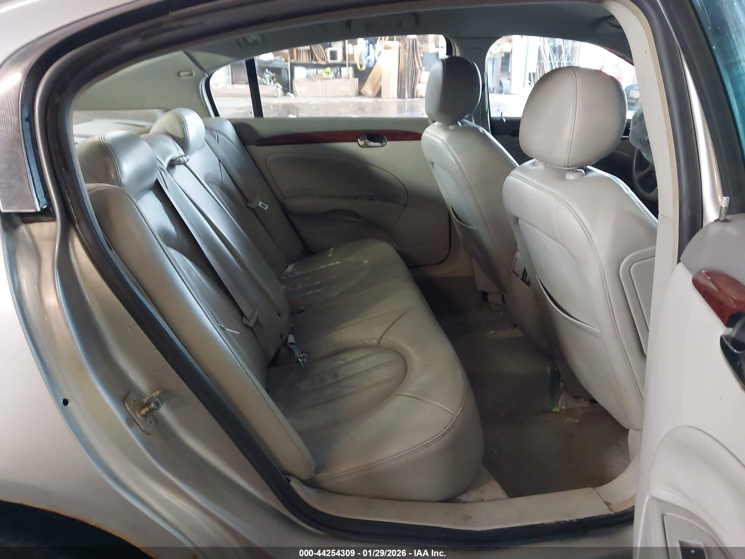 BUICK LUCERNE image 8