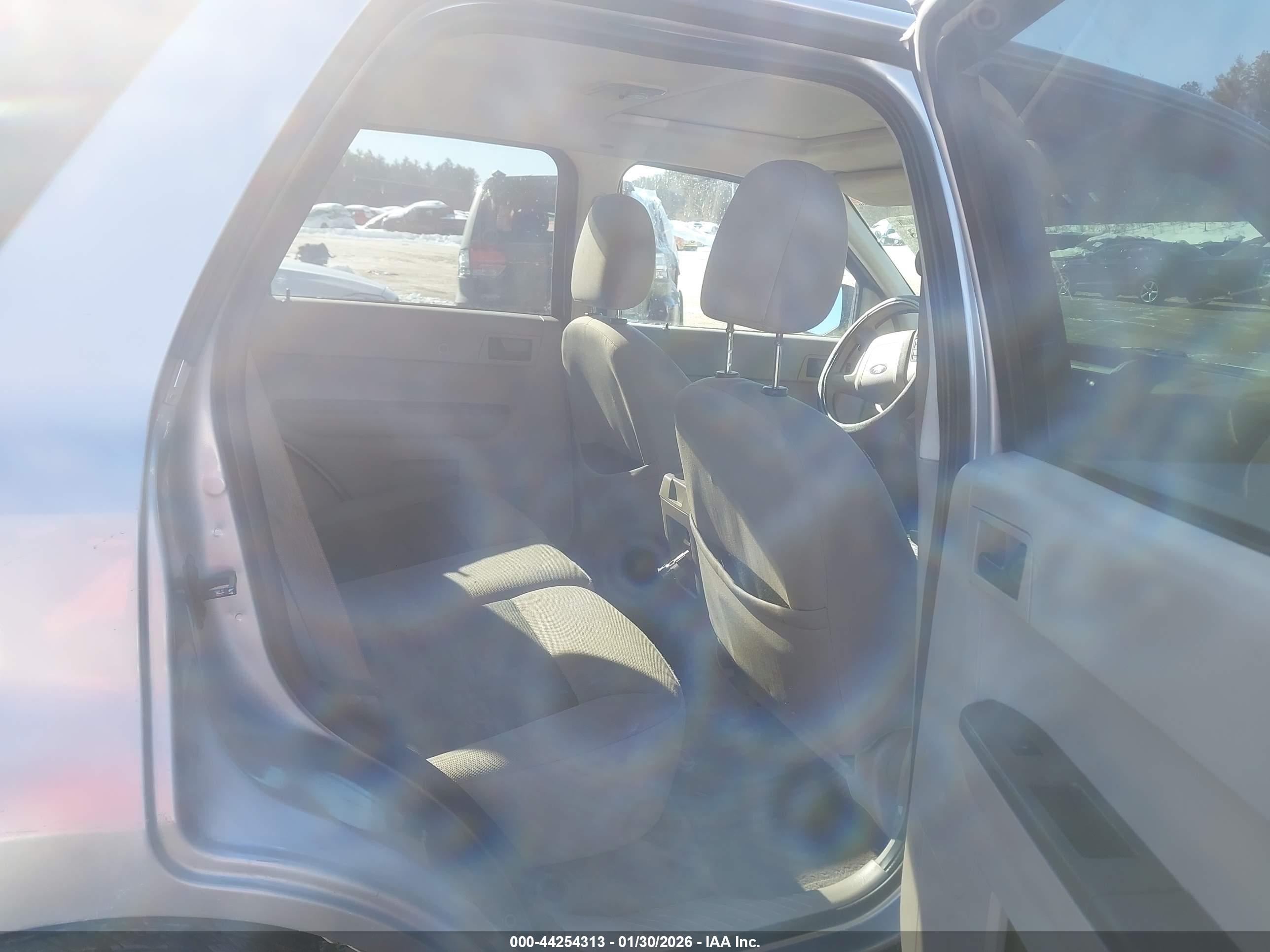 FORD ESCAPE image 8